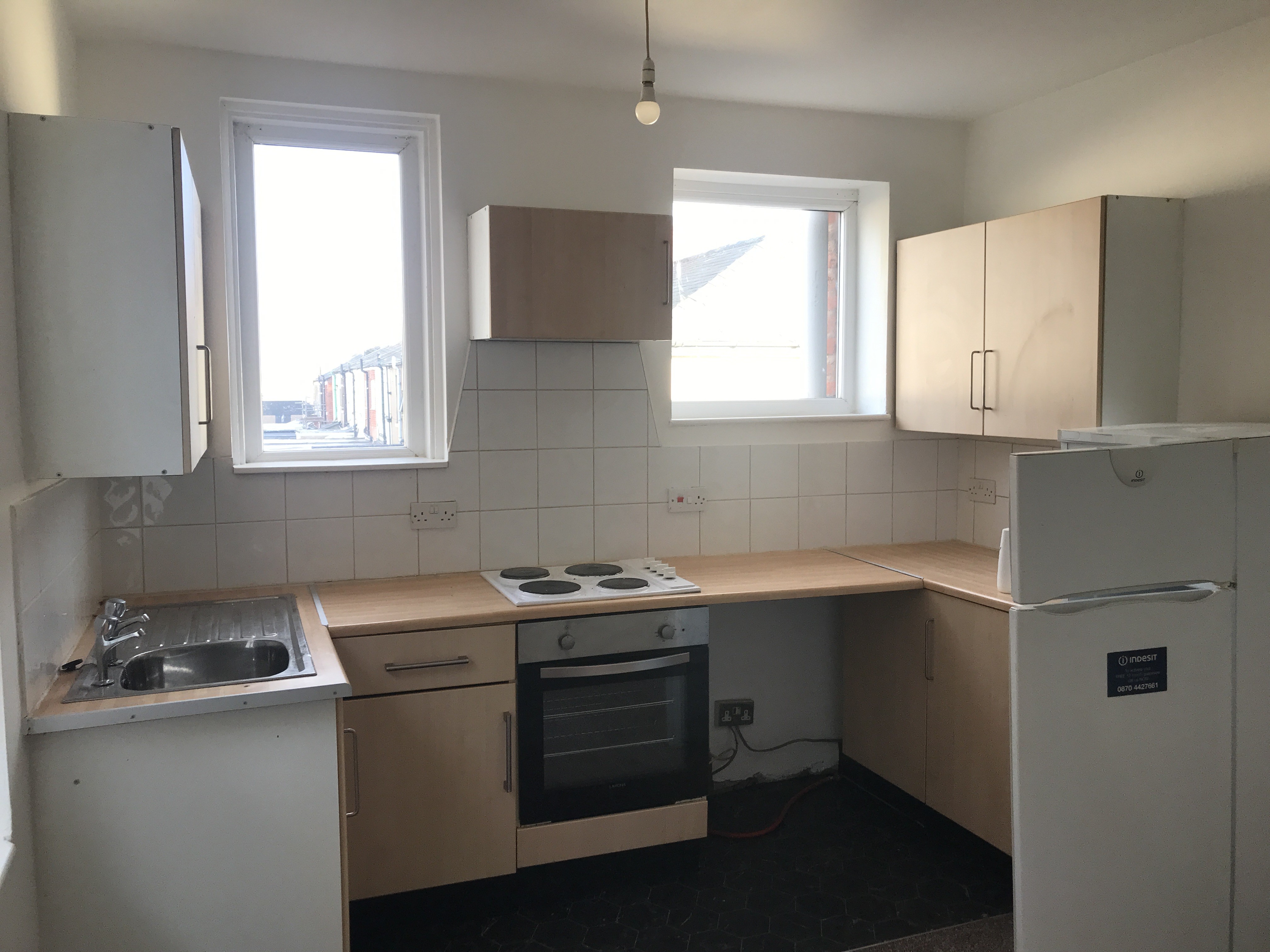INVESTMENT/VACANT - Freehold Mid Terrace Building