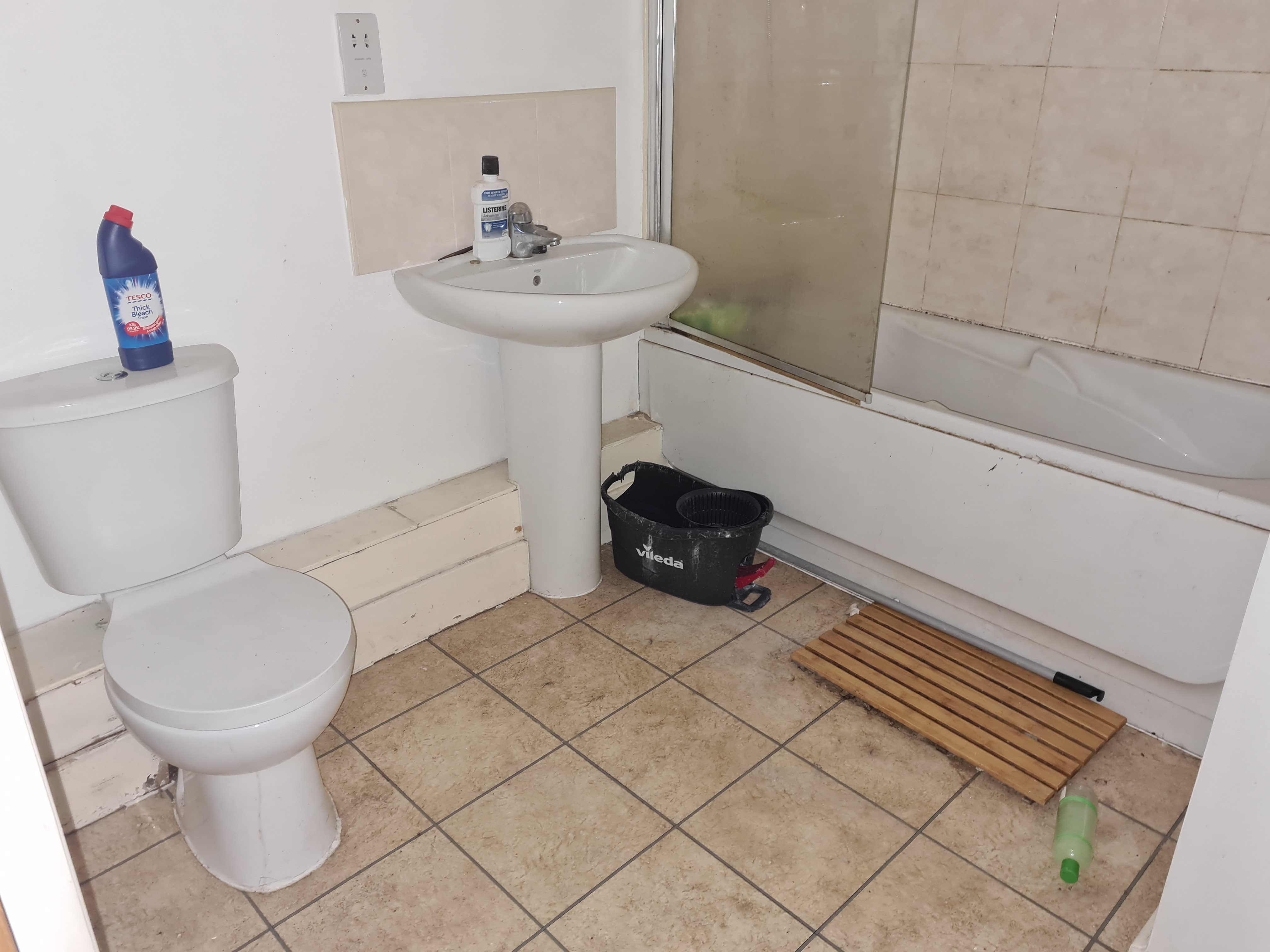 VACANT - Leasehold Self Contained Flat
