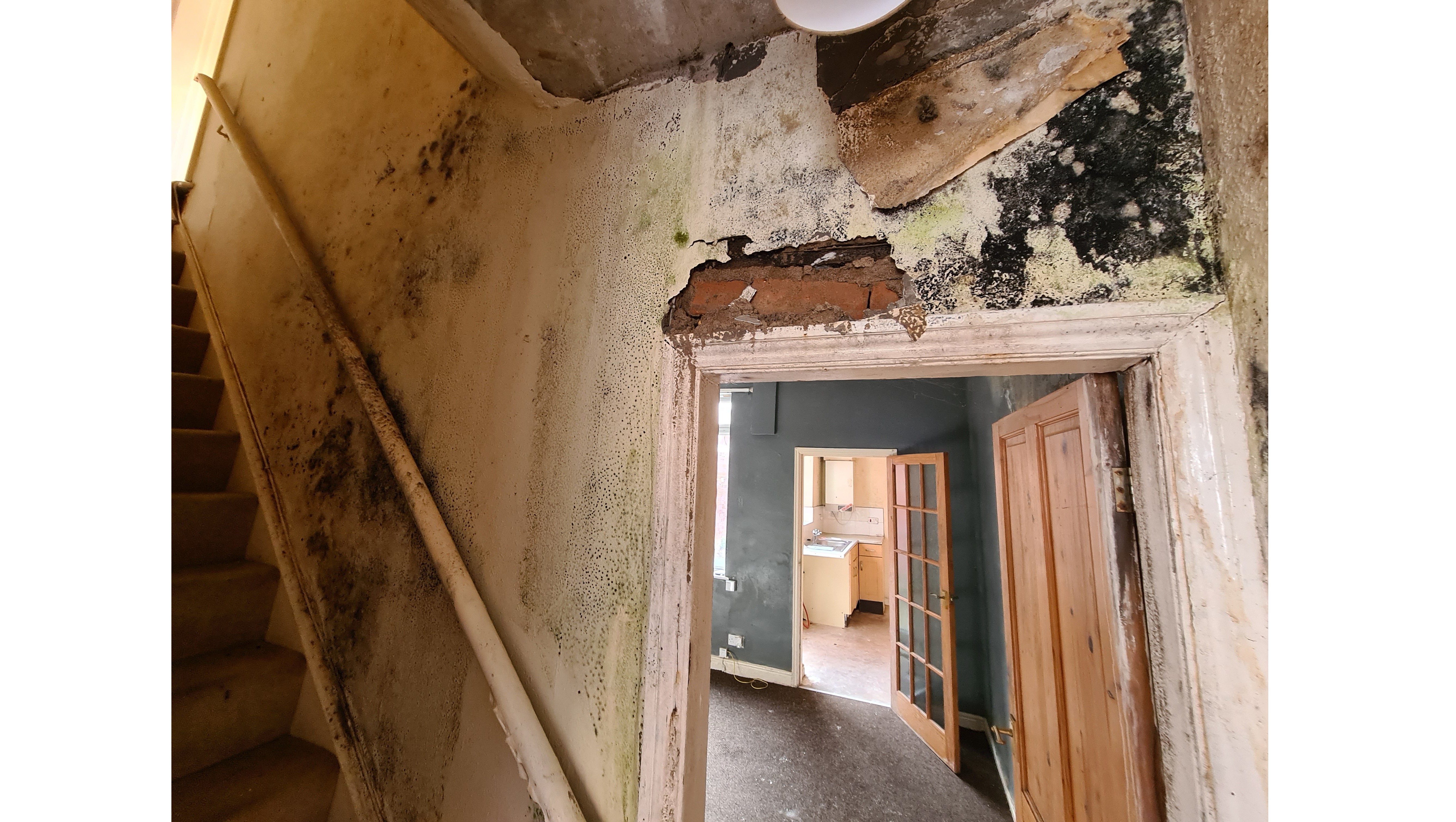 VACANT - Freehold Mid Terrace House