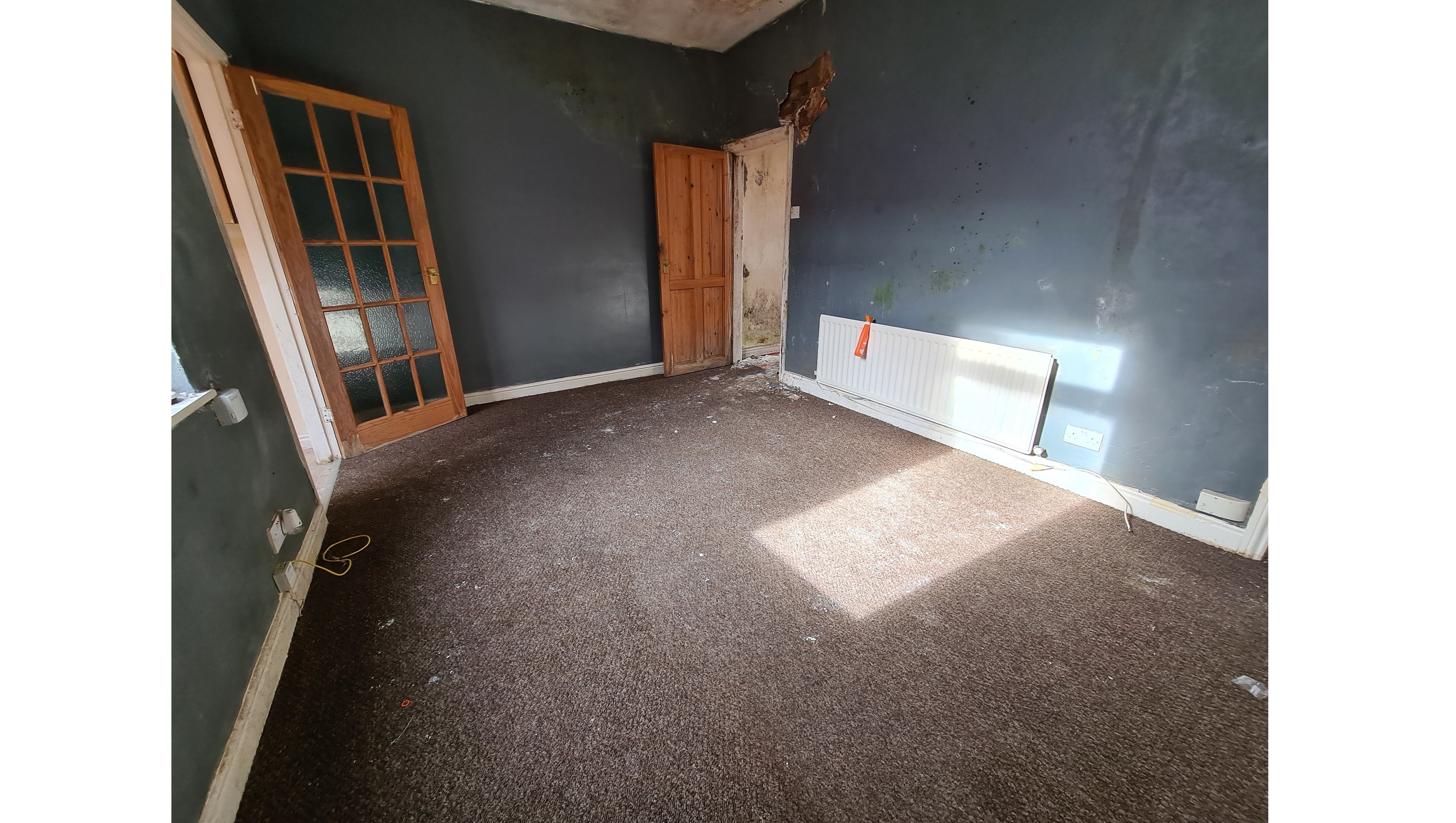 VACANT - Freehold Mid Terrace House