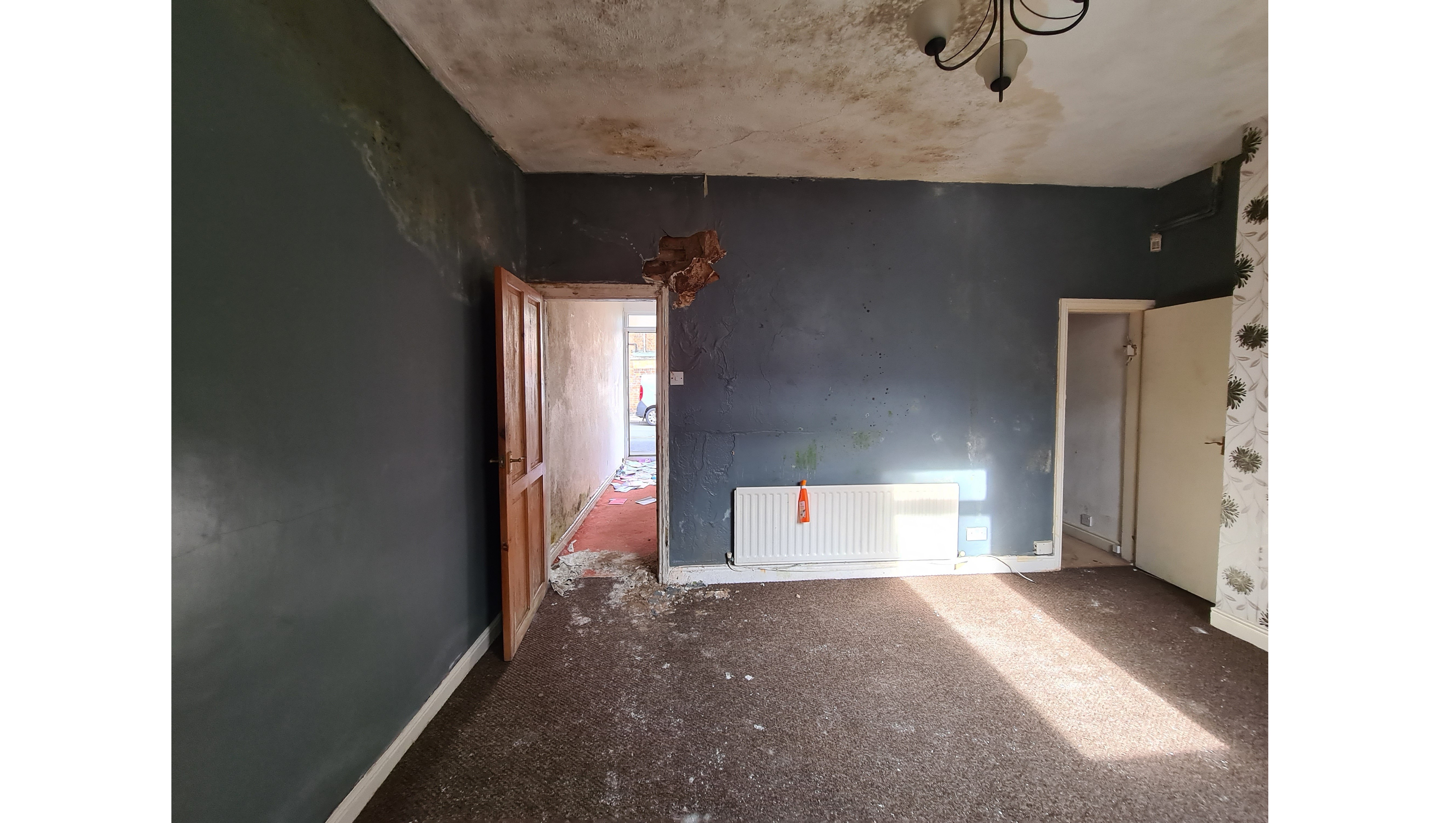 VACANT - Freehold Mid Terrace House