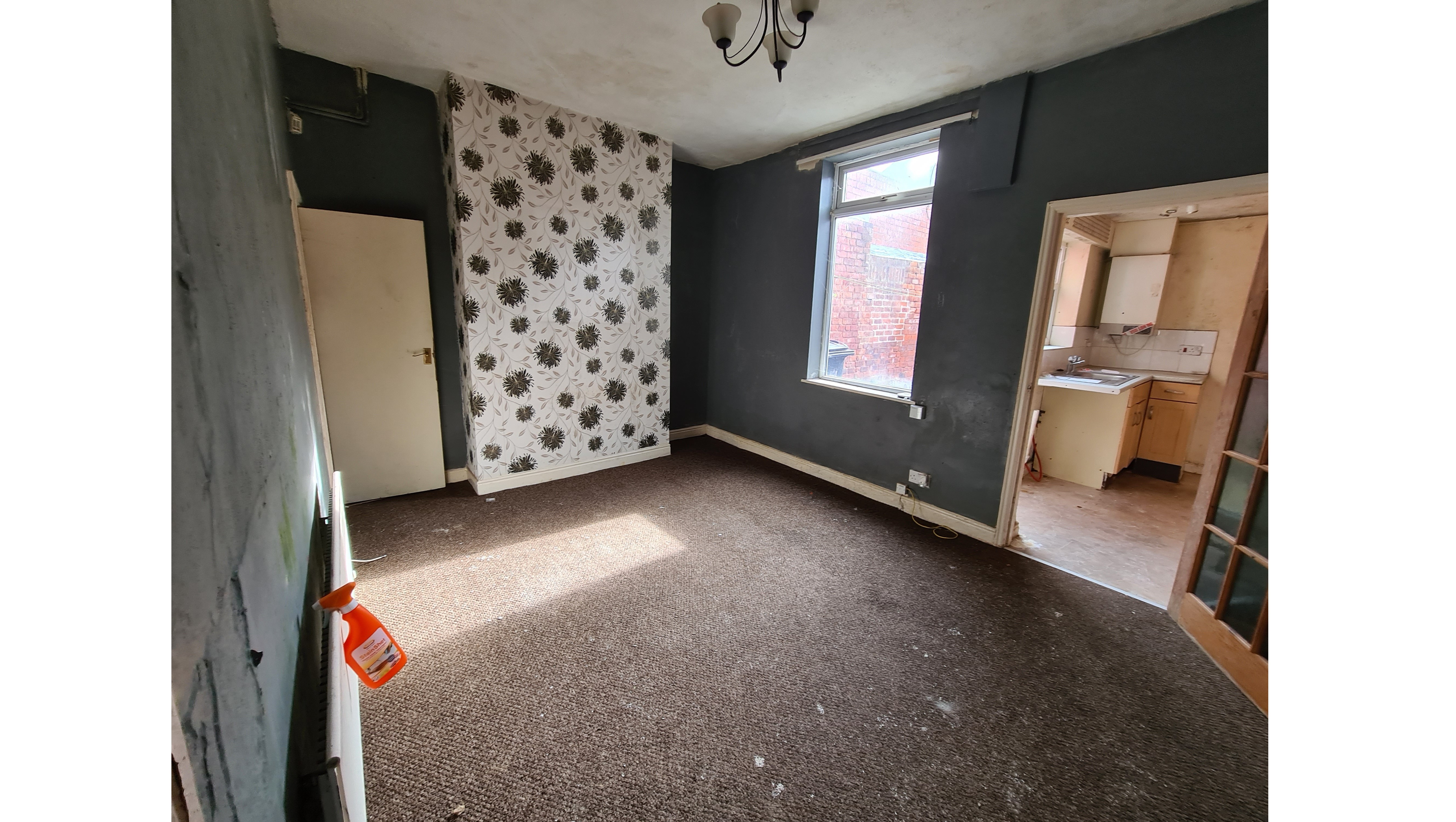 VACANT - Freehold Mid Terrace House