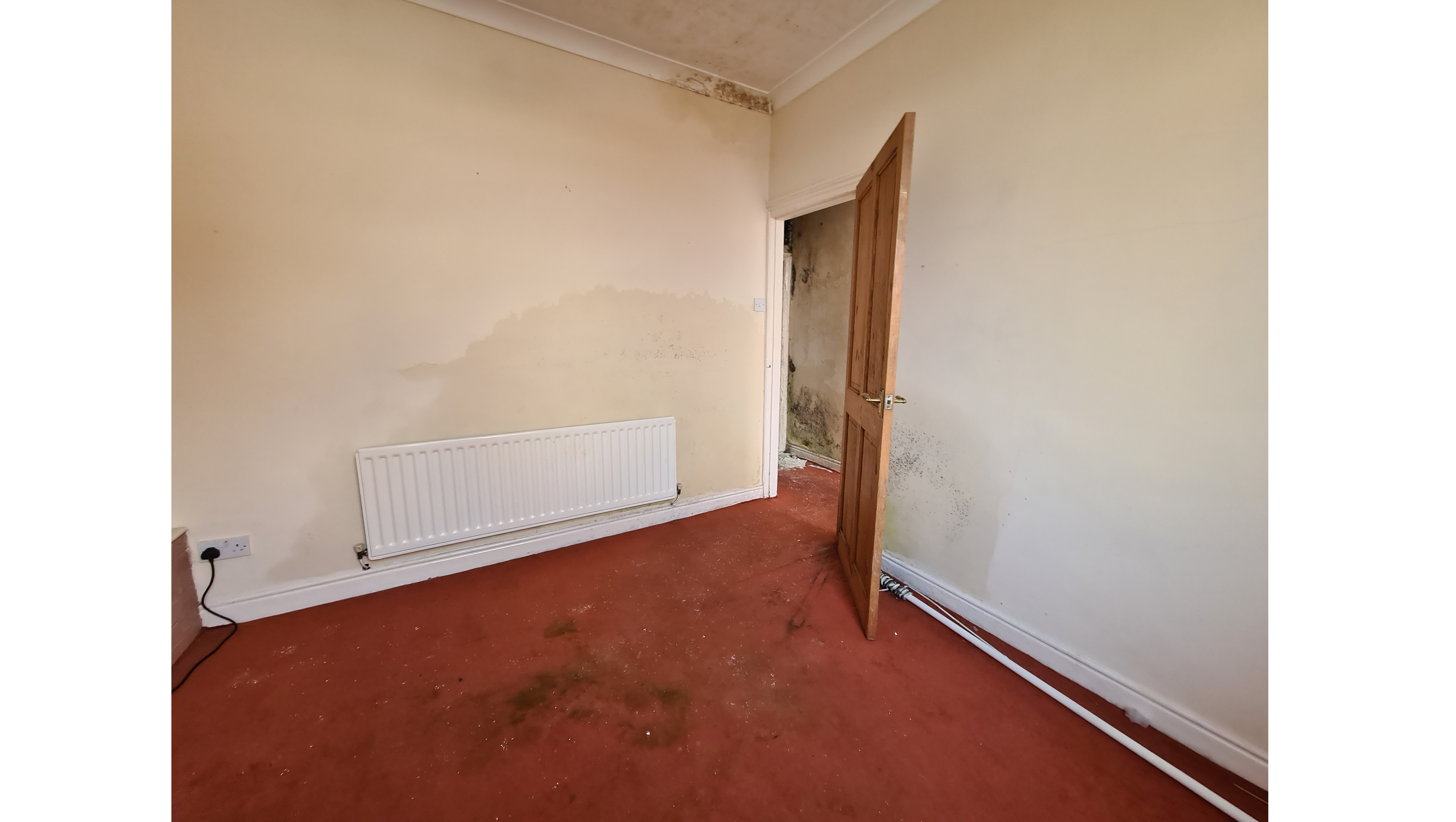 VACANT - Freehold Mid Terrace House