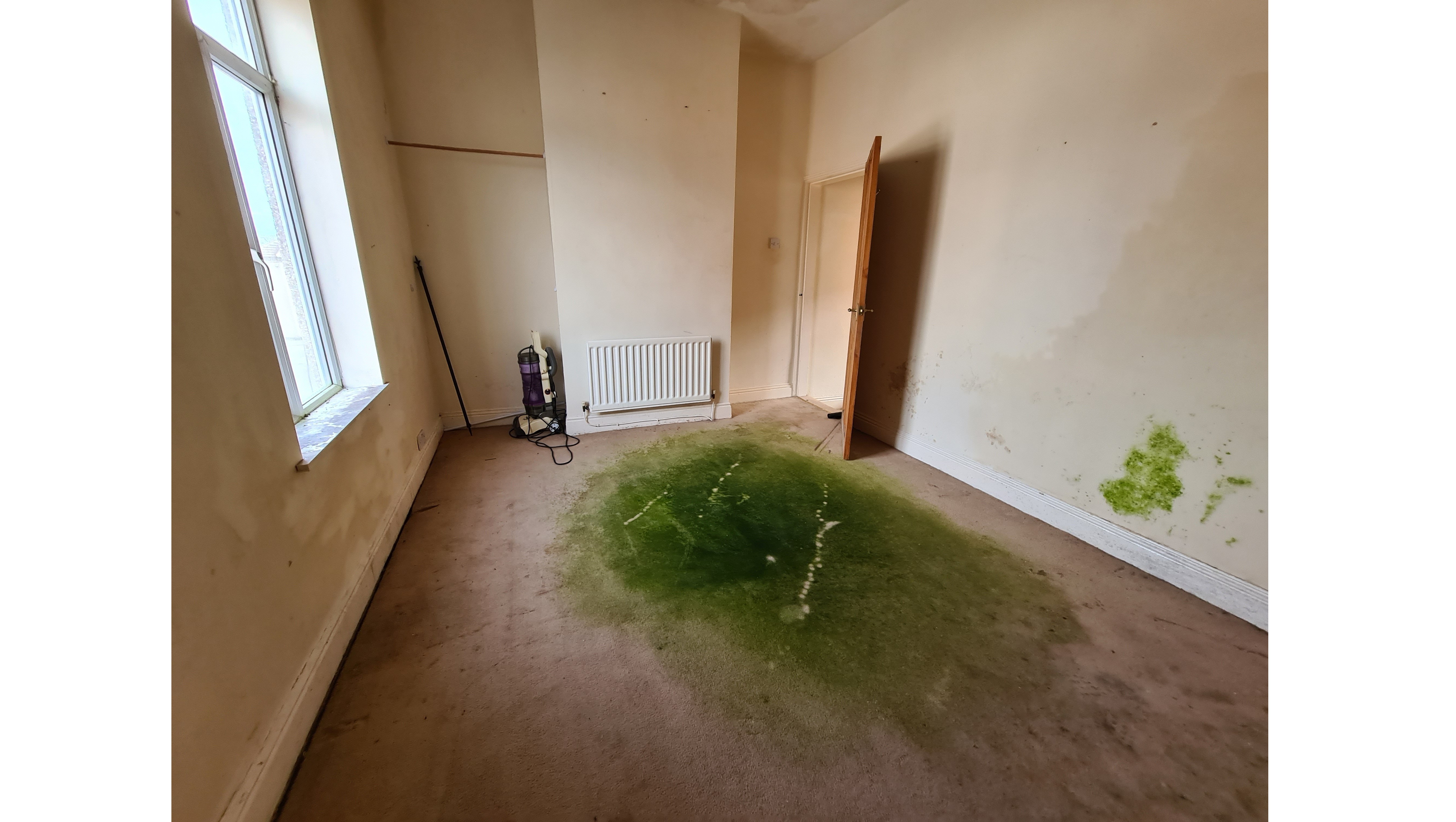 VACANT - Freehold Mid Terrace House
