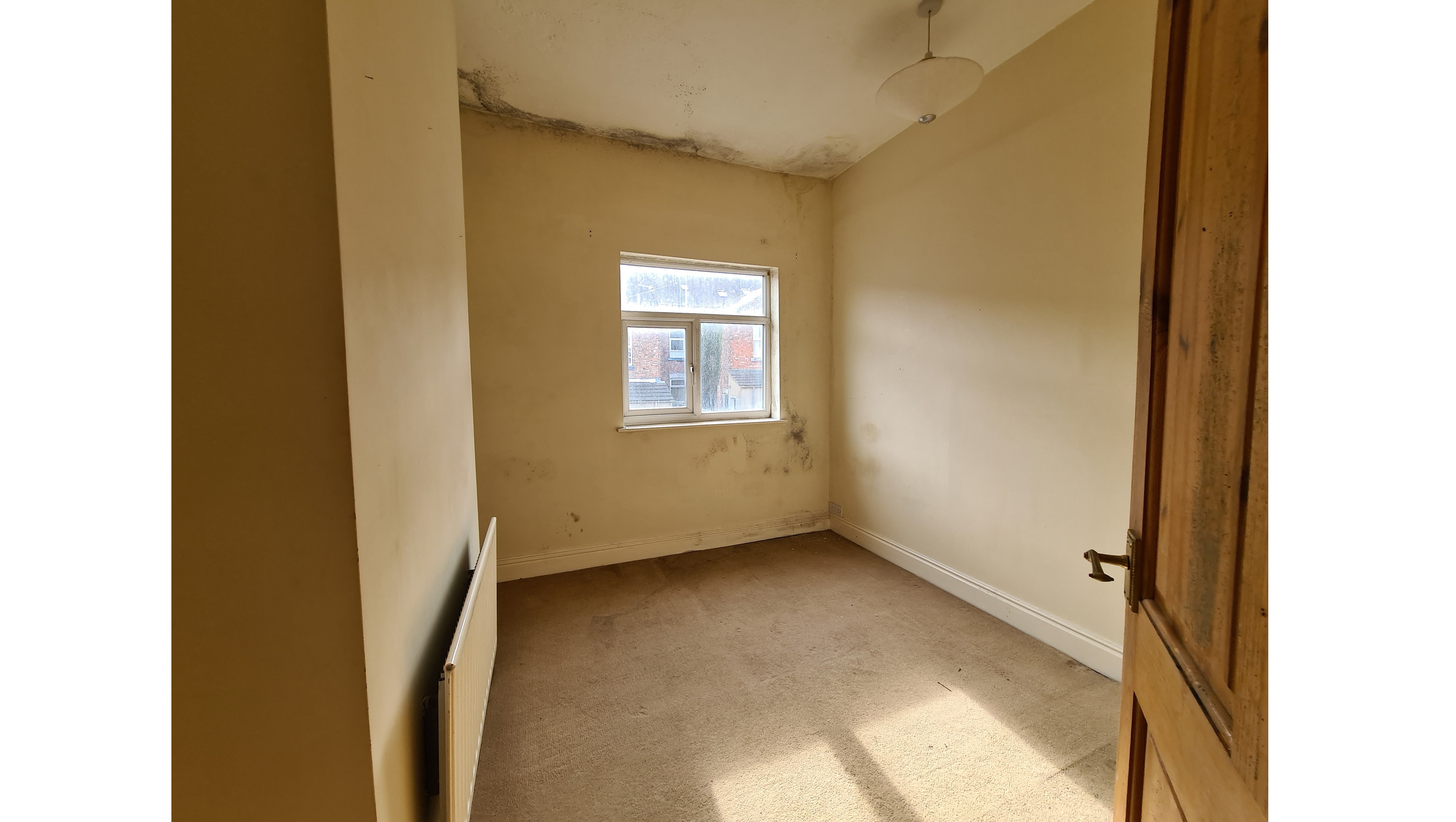VACANT - Freehold Mid Terrace House