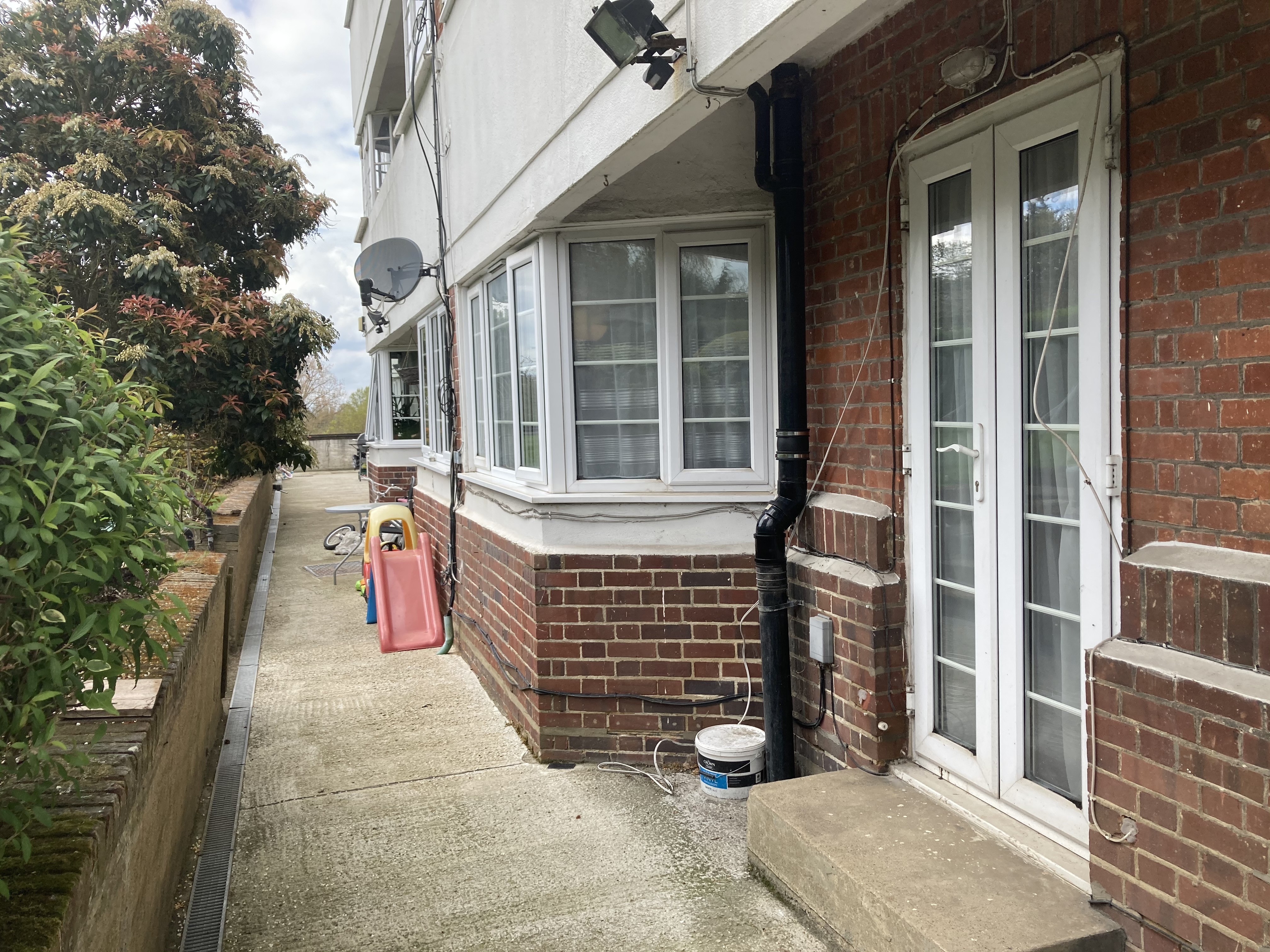 VACANT - Leasehold Self Contained Flat