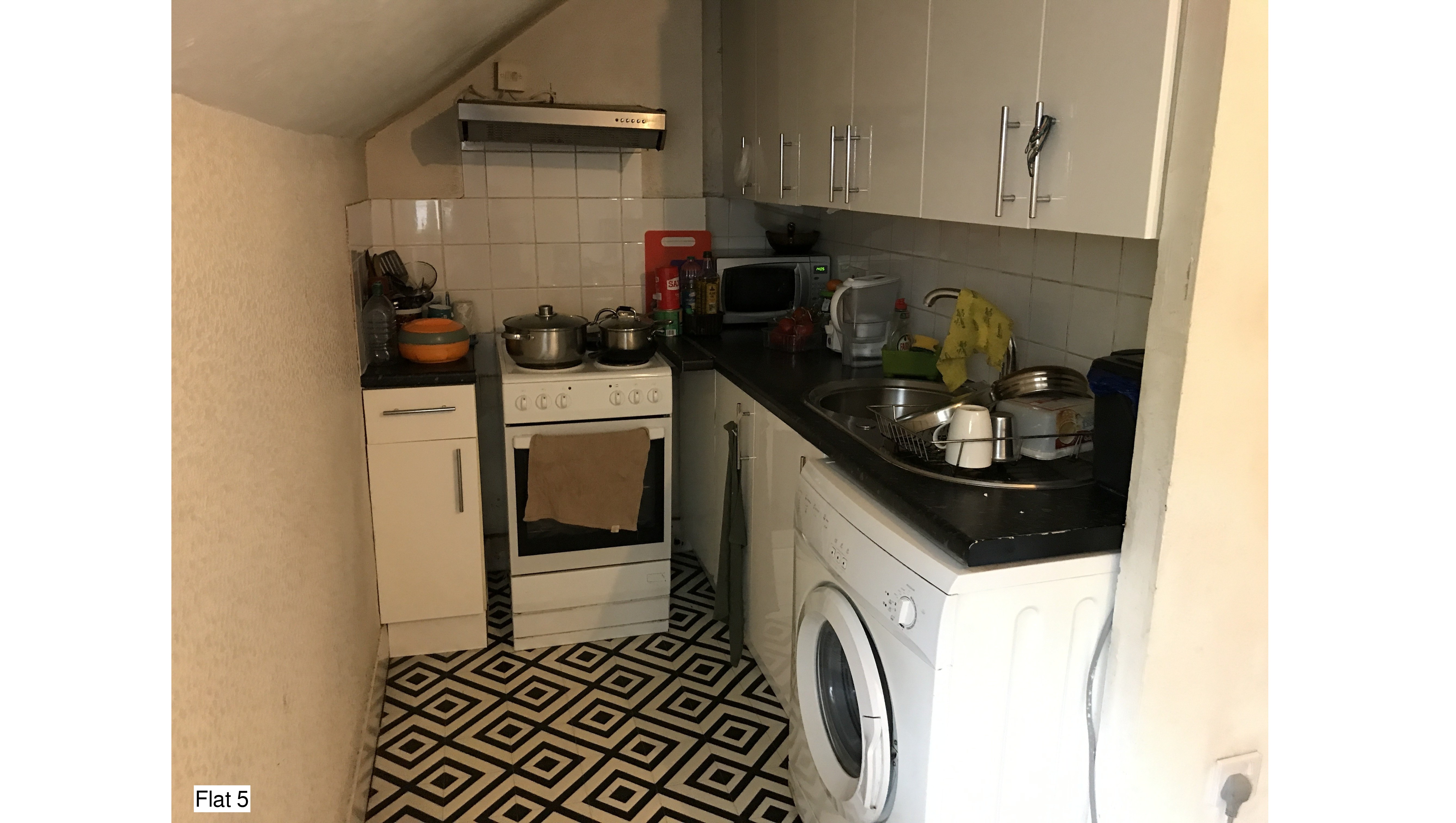 INVESTMENT - Freehold End of Terrace Building