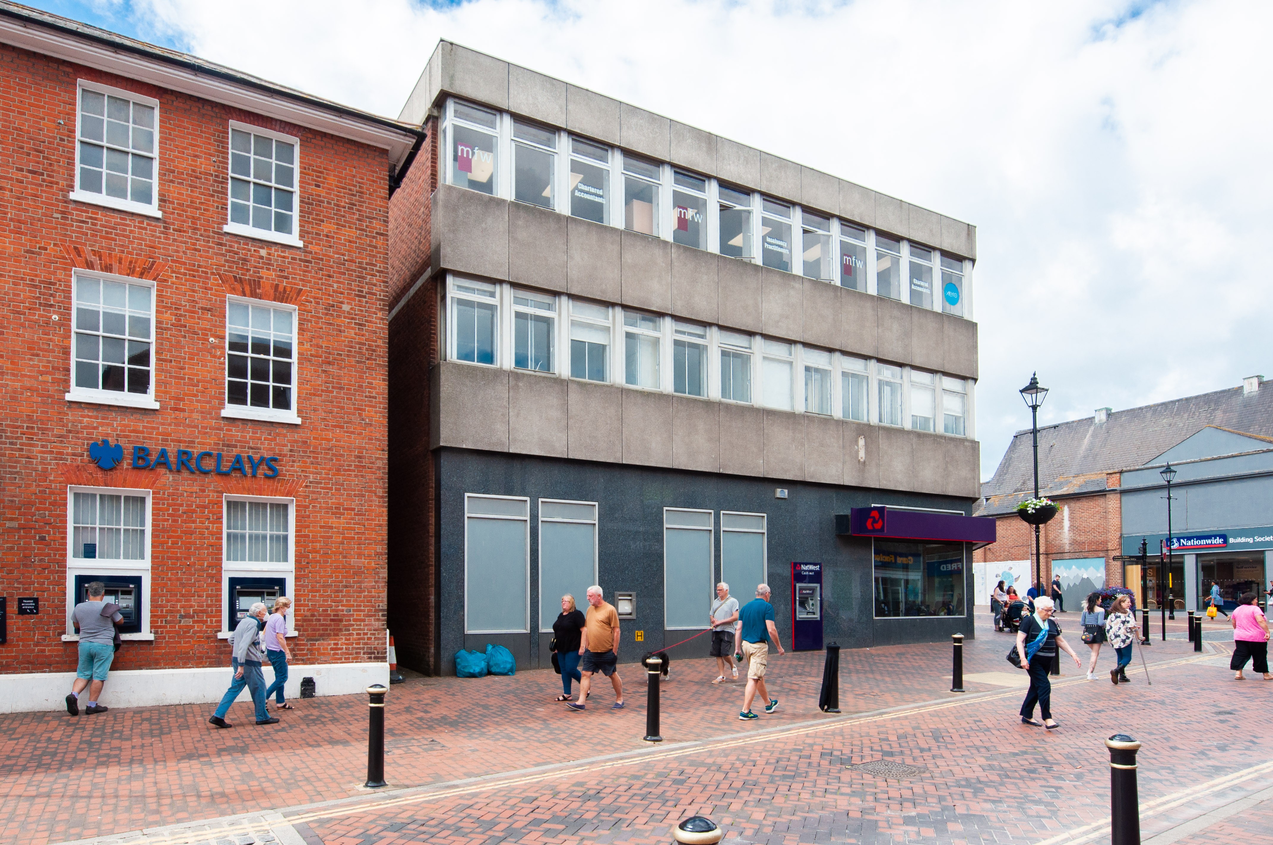 Prominent Long Leasehold Bank, Shop and Office Investment