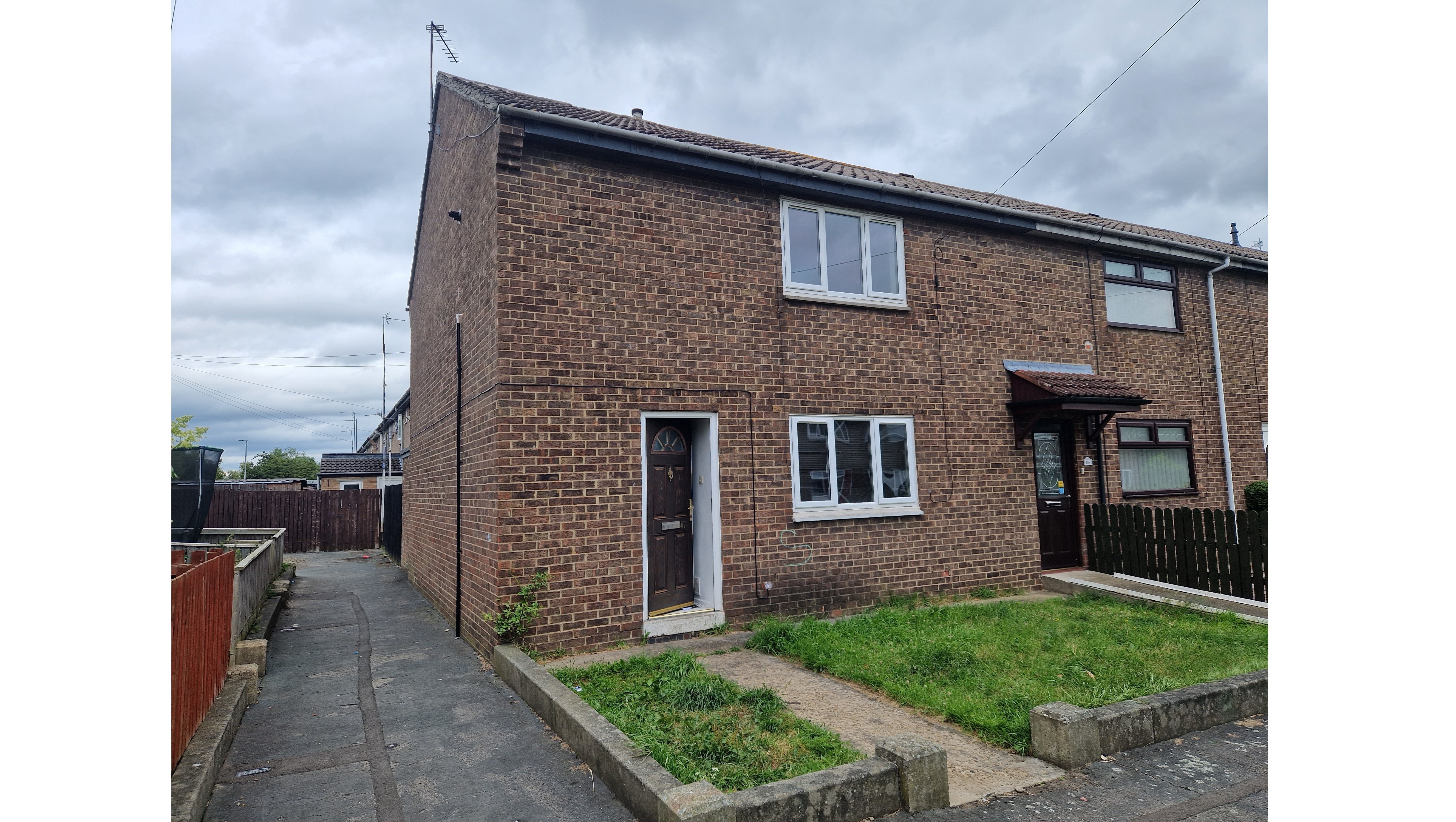 VACANT - Freehold End of Terrace House