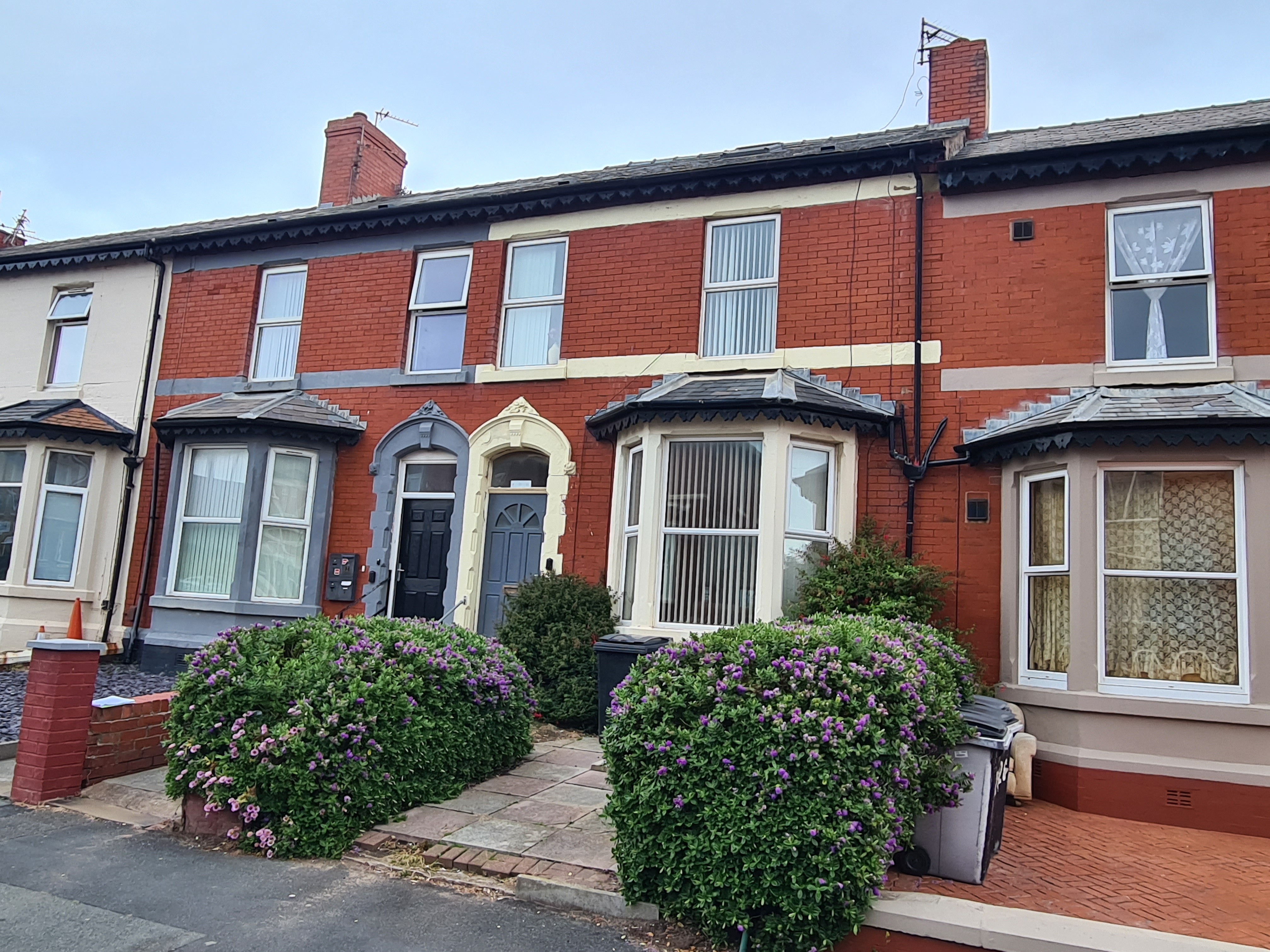 INVESTMENT/VACANT - Freehold Mid Terrace Building providing Four self-contained Flats