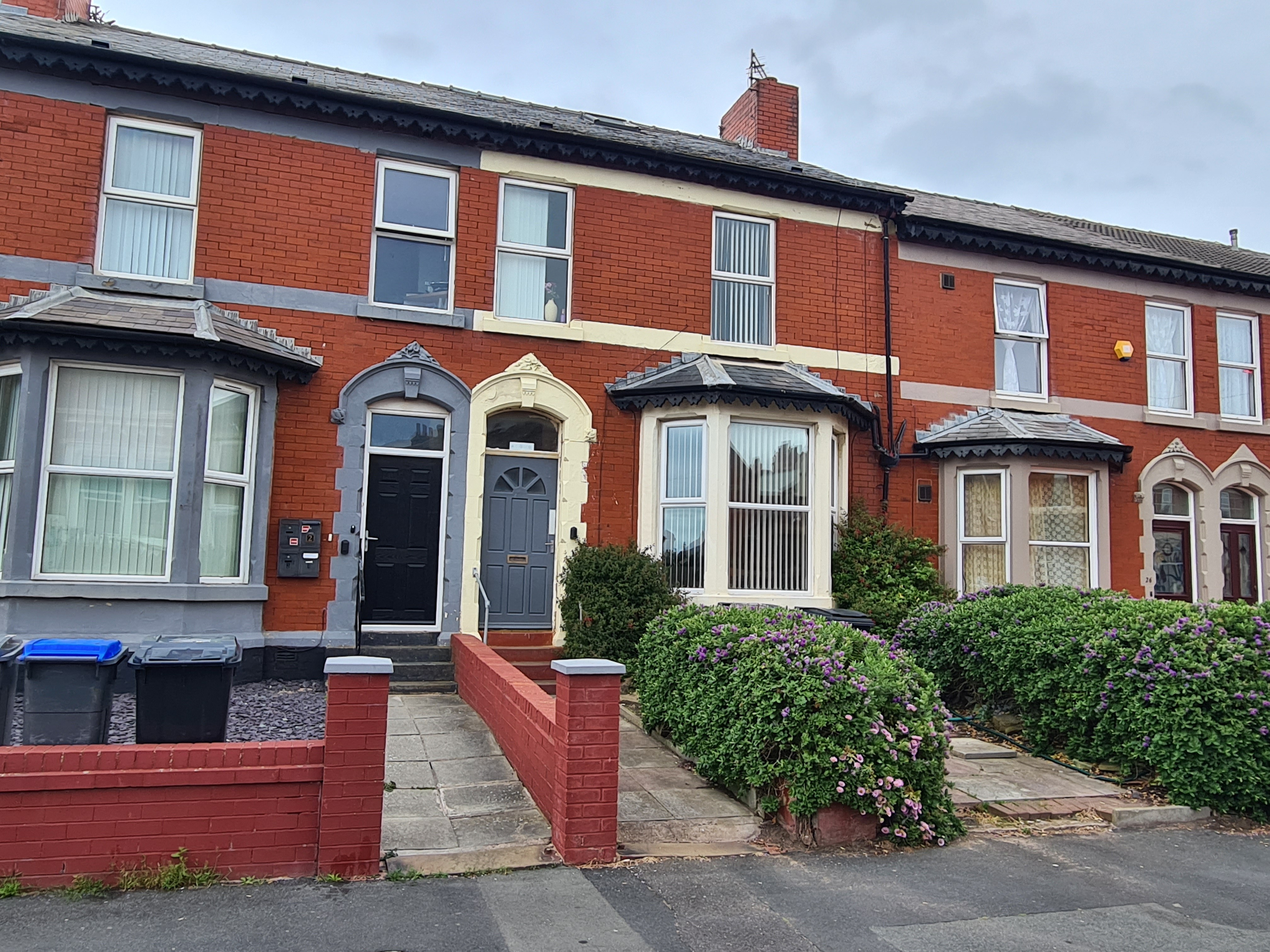 INVESTMENT/VACANT - Freehold Mid Terrace Building providing Four self-contained Flats