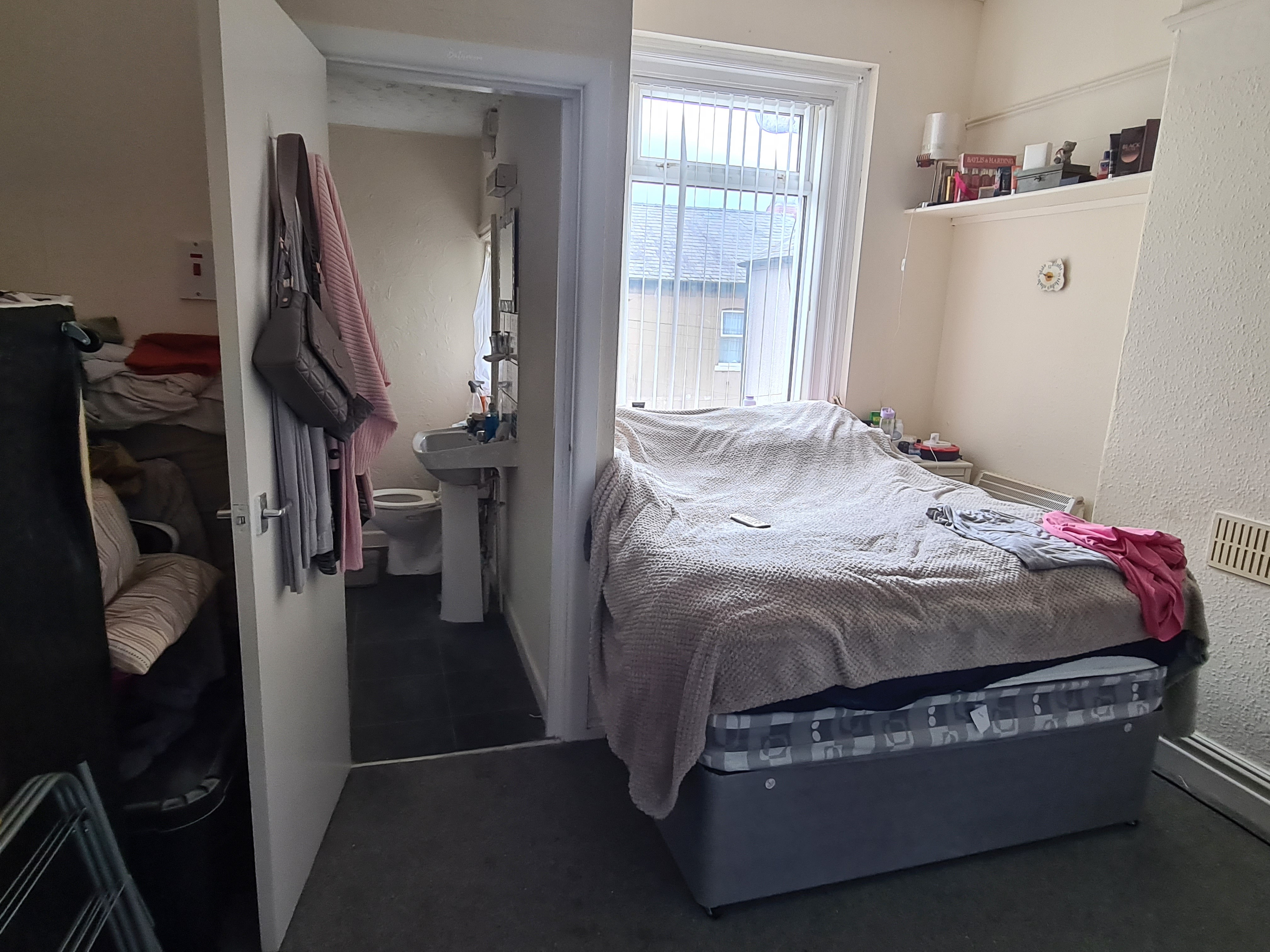 INVESTMENT/VACANT - Freehold Mid Terrace Building providing Four self-contained Flats