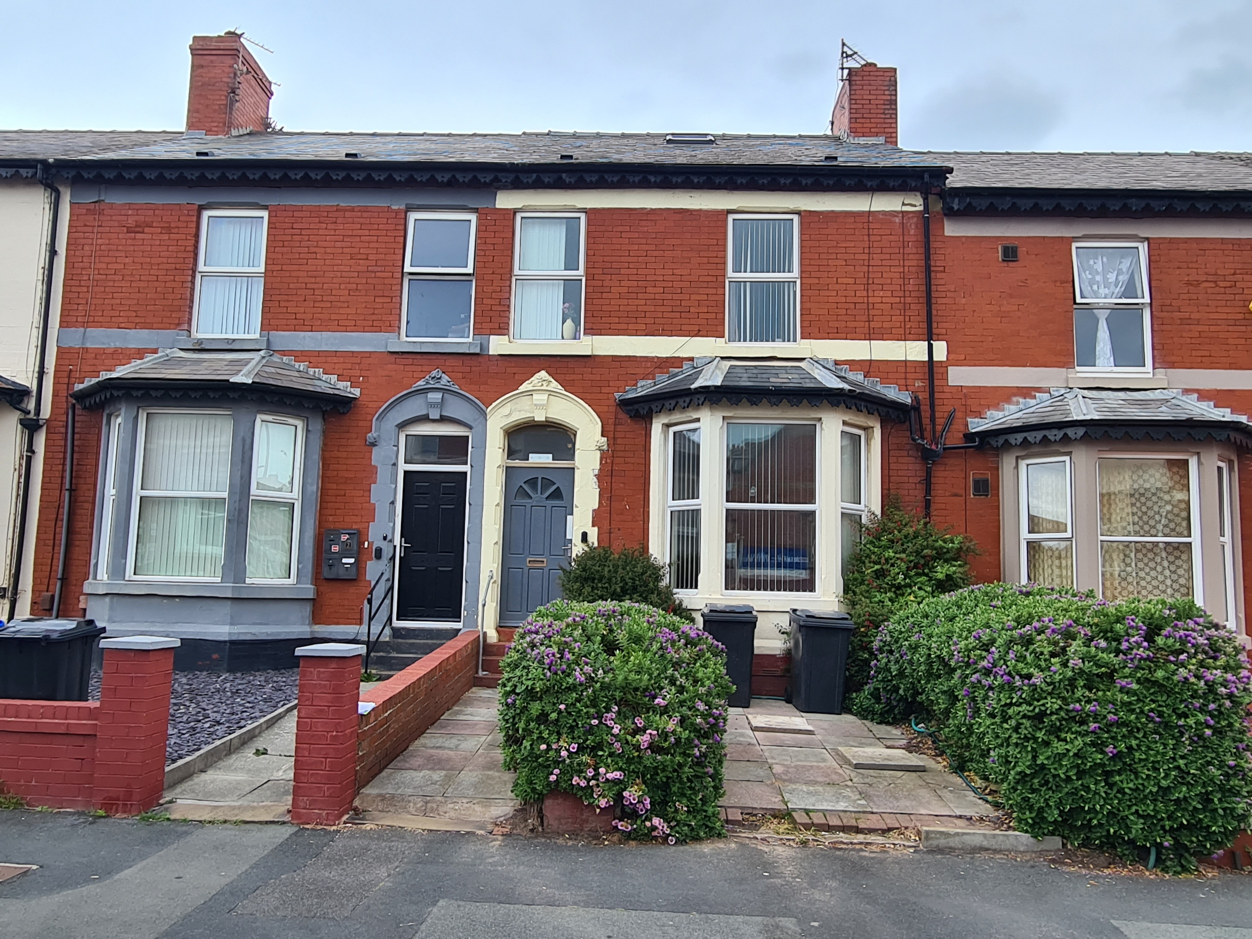 INVESTMENT/VACANT - Freehold Mid Terrace Building providing Four self-contained Flats