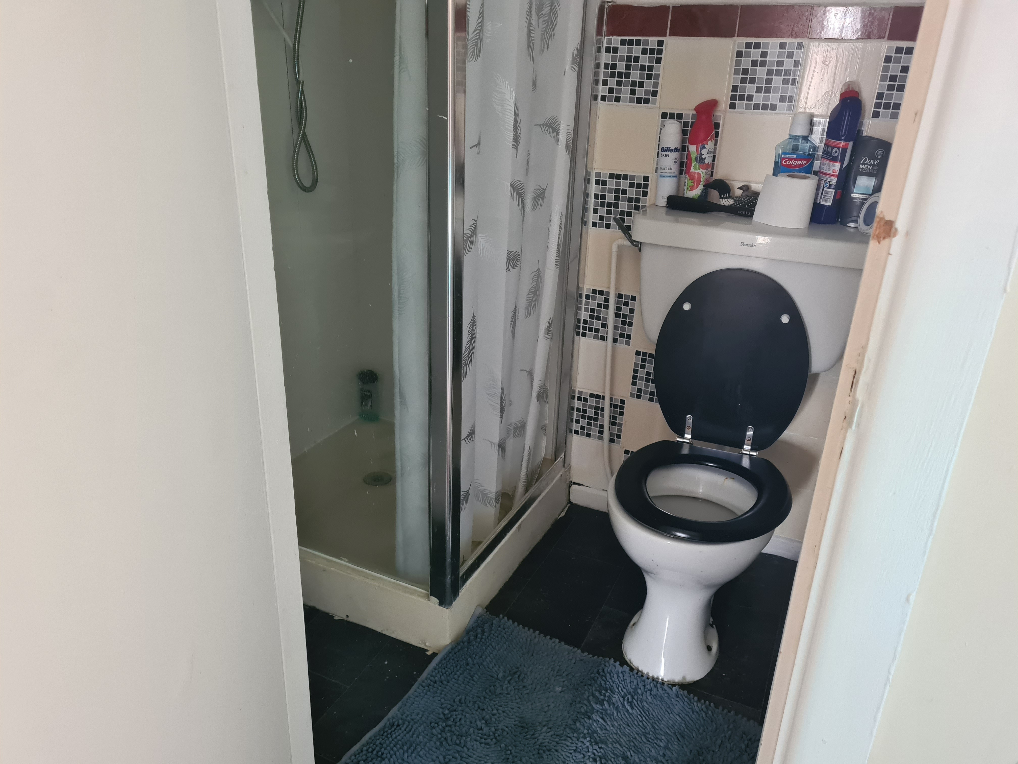 INVESTMENT/VACANT - Freehold Mid Terrace Building providing Four self-contained Flats