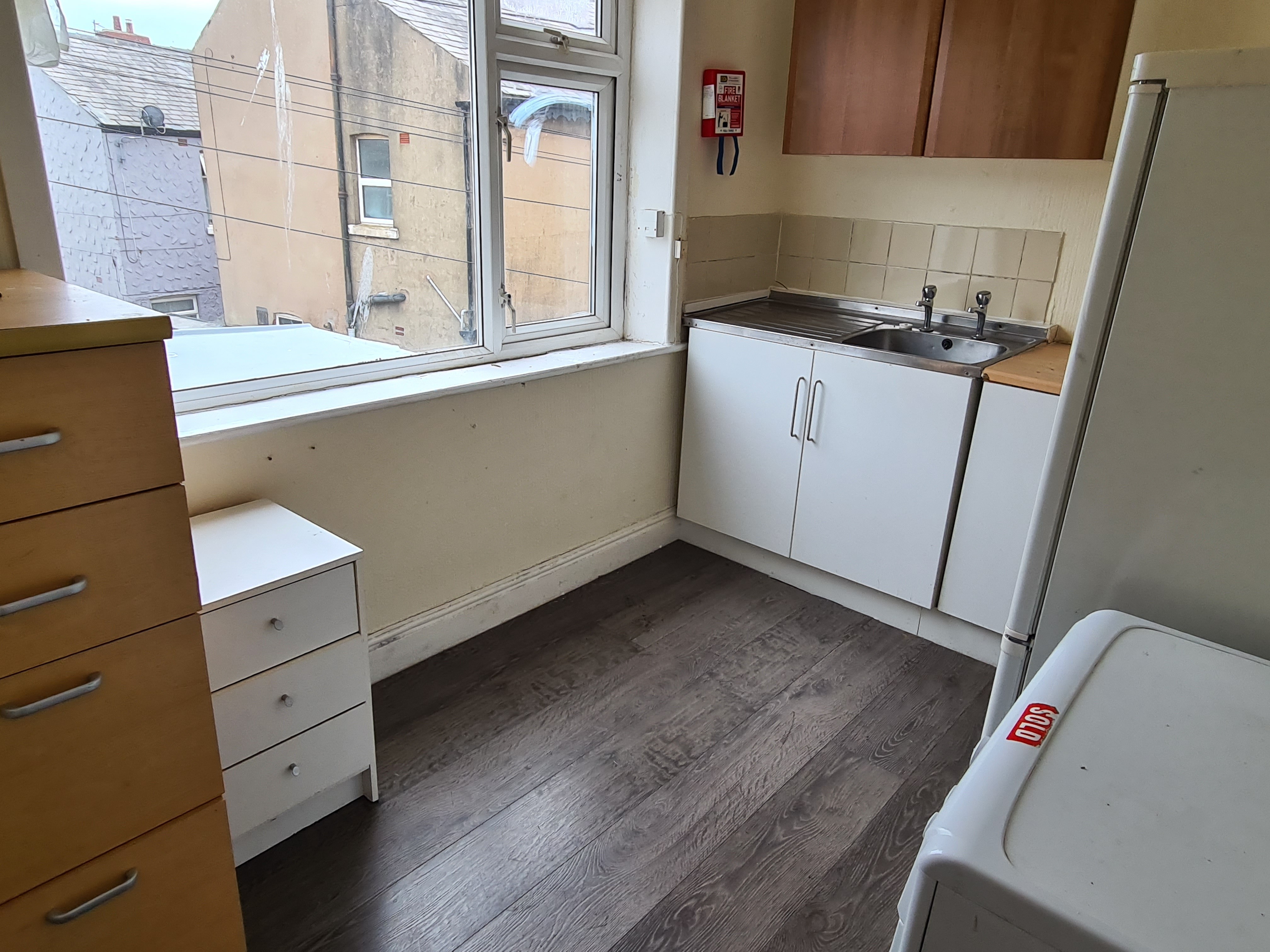 INVESTMENT/VACANT - Freehold Mid Terrace Building providing Four self-contained Flats