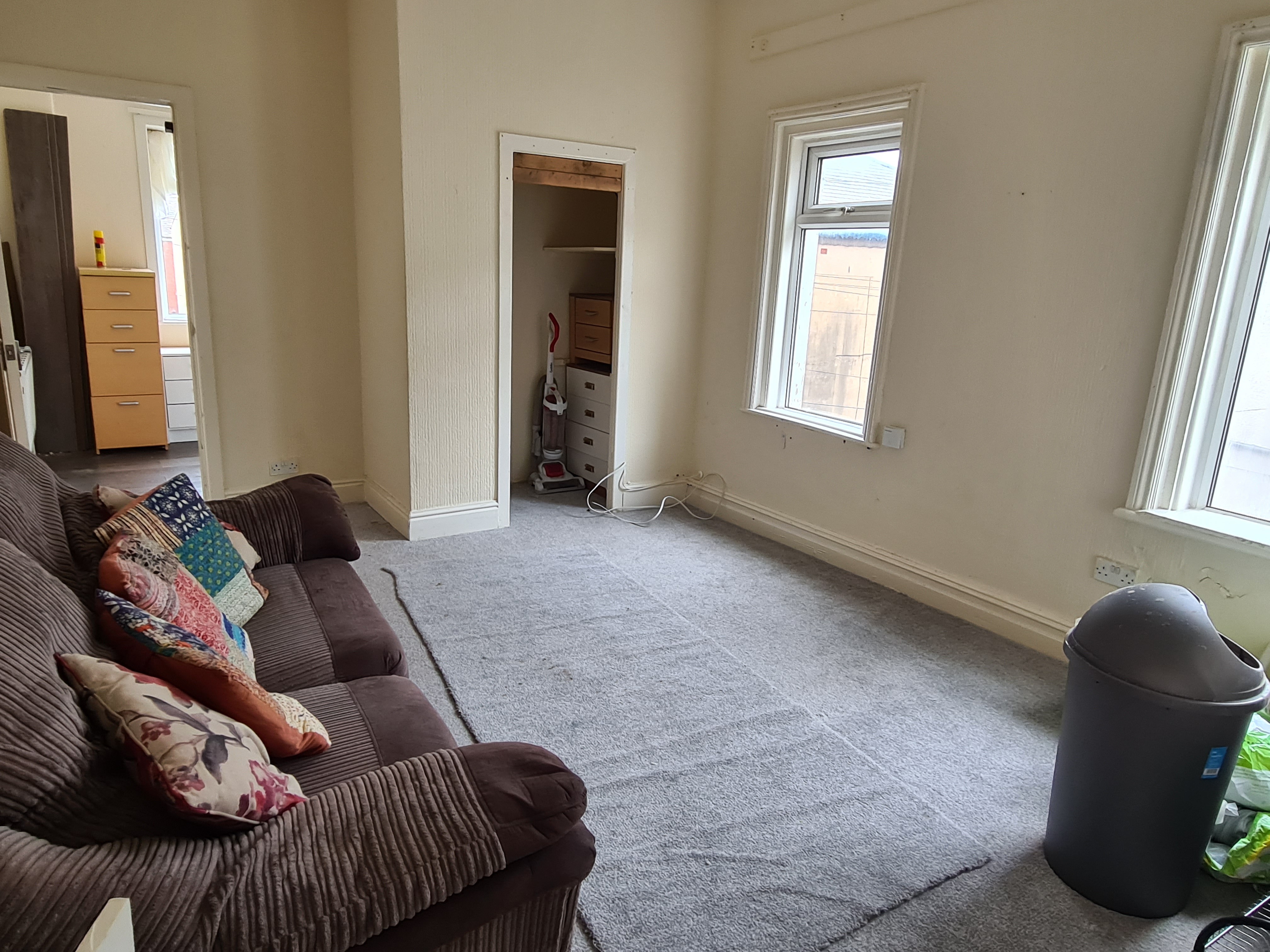 INVESTMENT/VACANT - Freehold Mid Terrace Building providing Four self-contained Flats