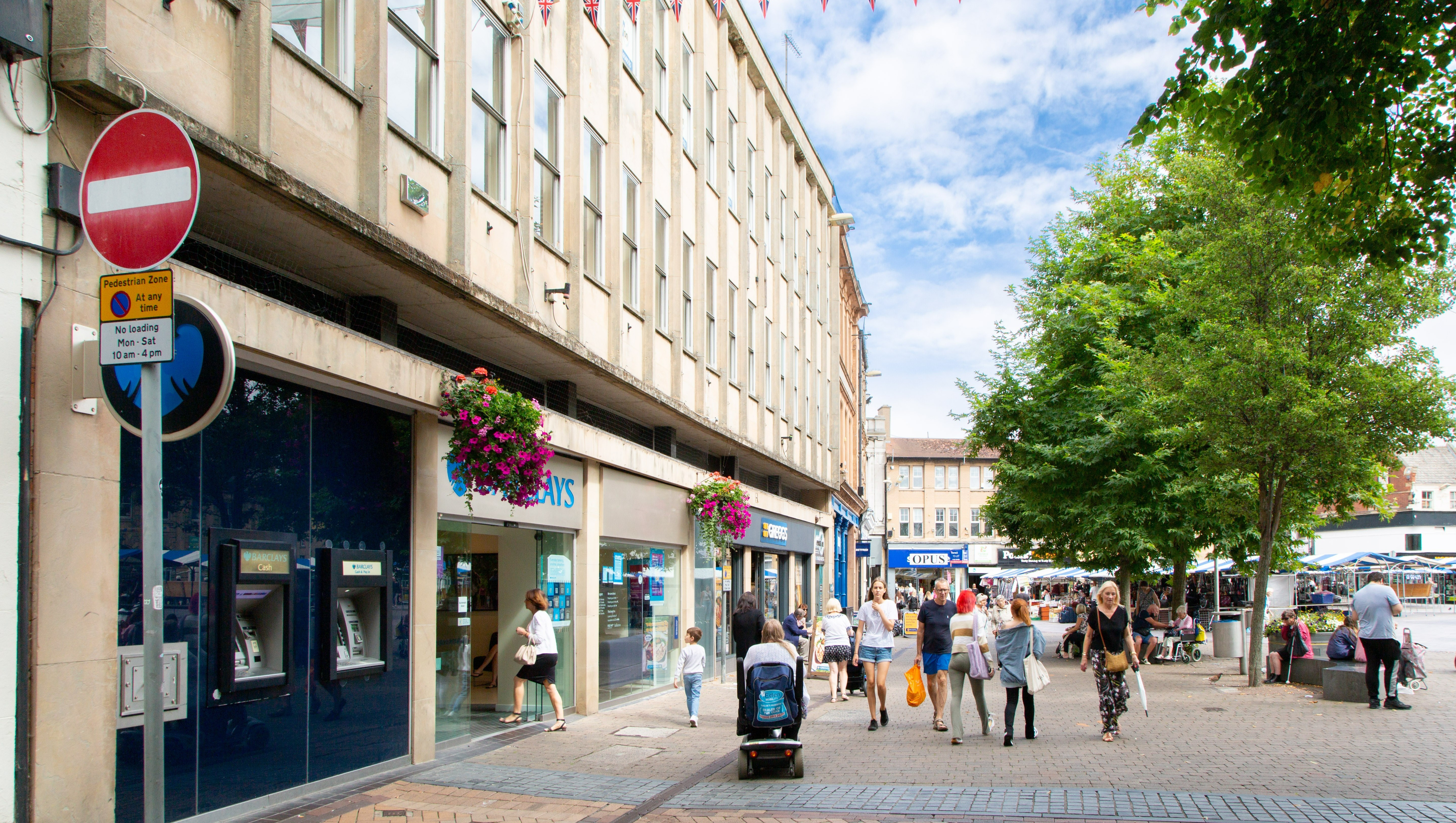 Well located Freehold Bank, Shop and Office Investment