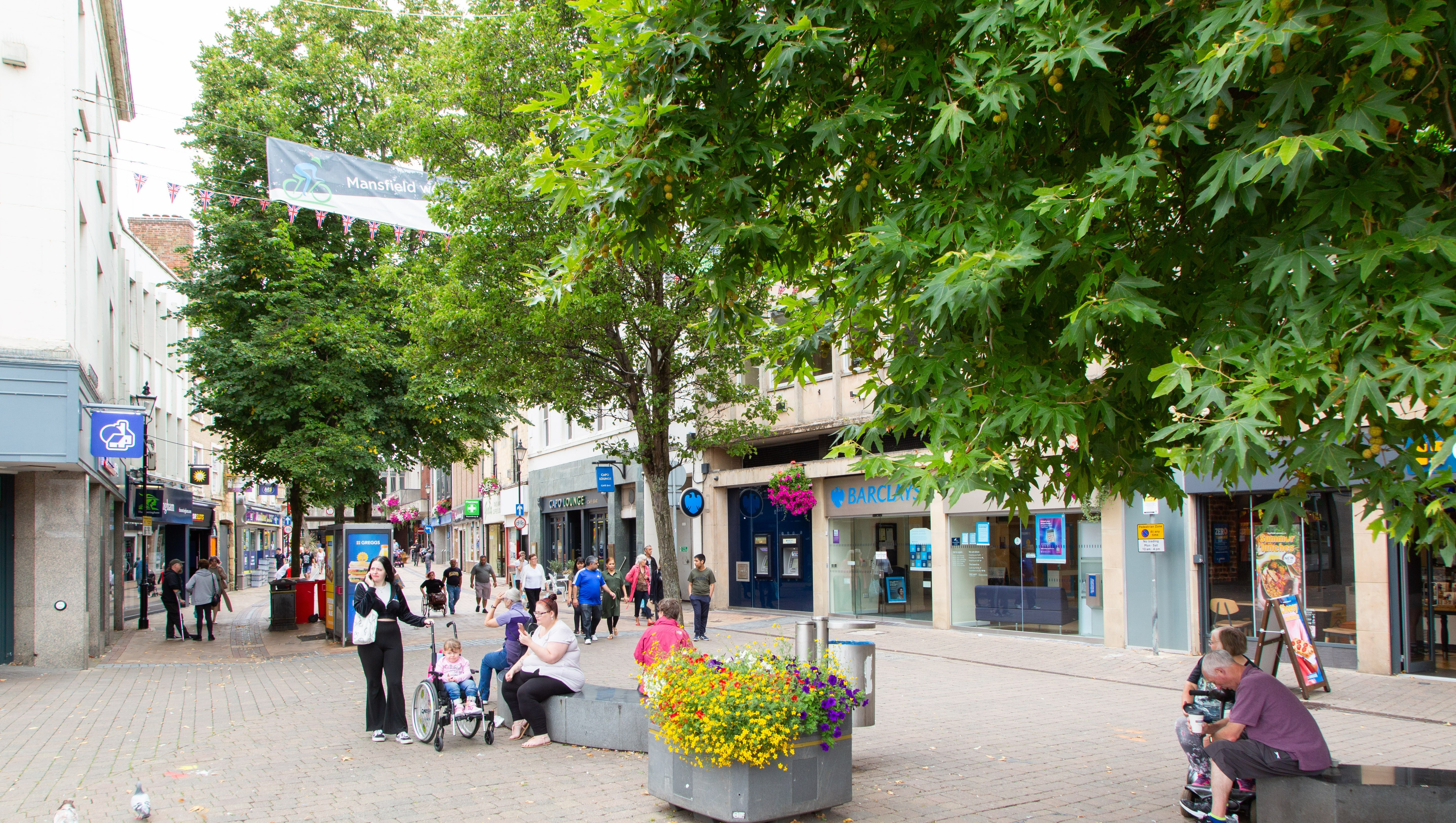 Well located Freehold Bank, Shop and Office Investment