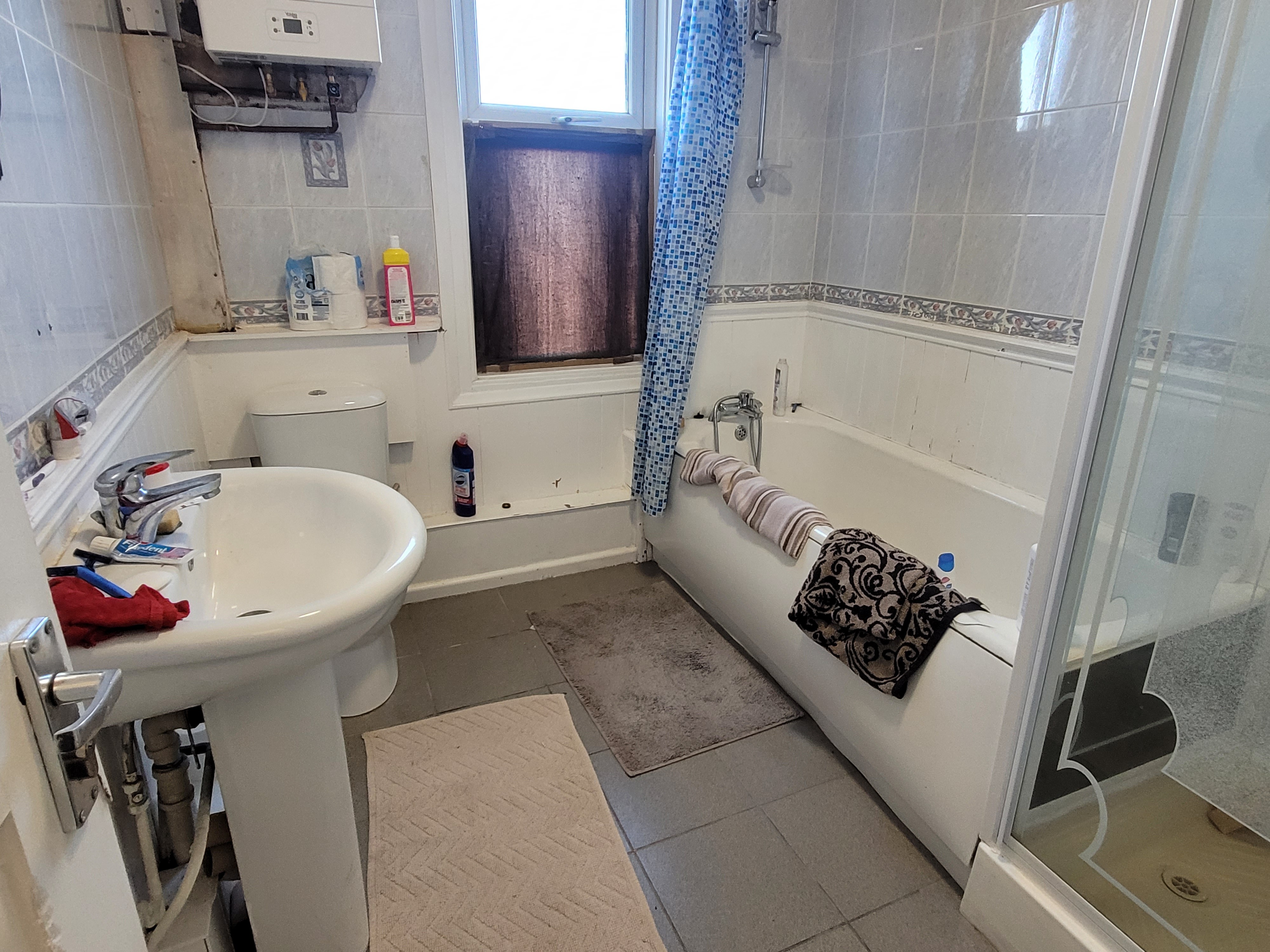 INVESTMENT - Freehold Terrace Building 