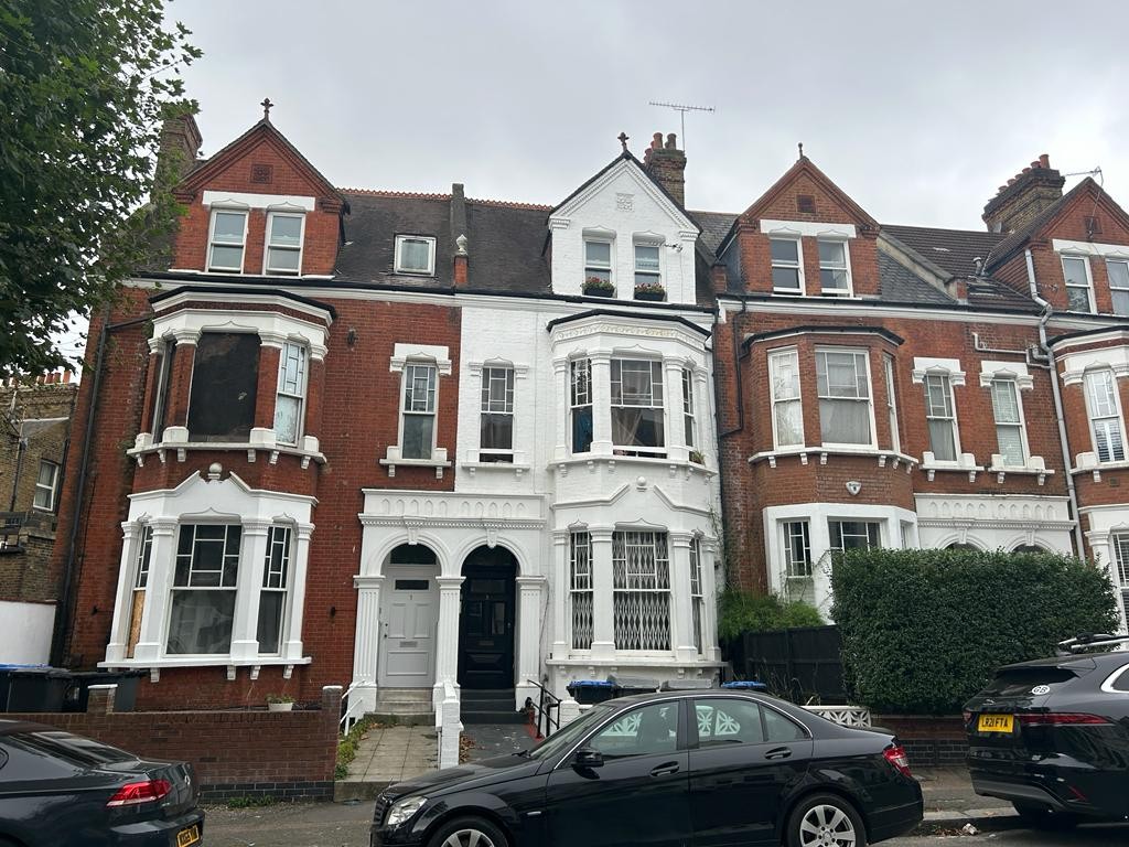 INVESTMENT - Freehold Mid Terrace Building