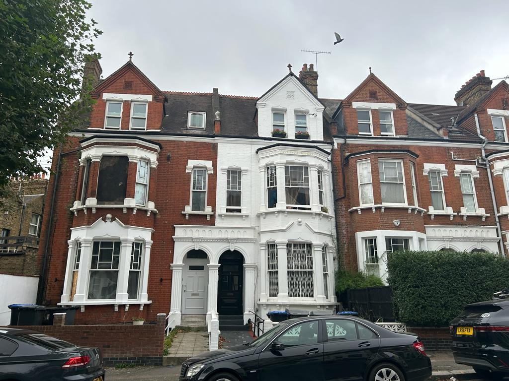 INVESTMENT - Freehold Mid Terrace Building