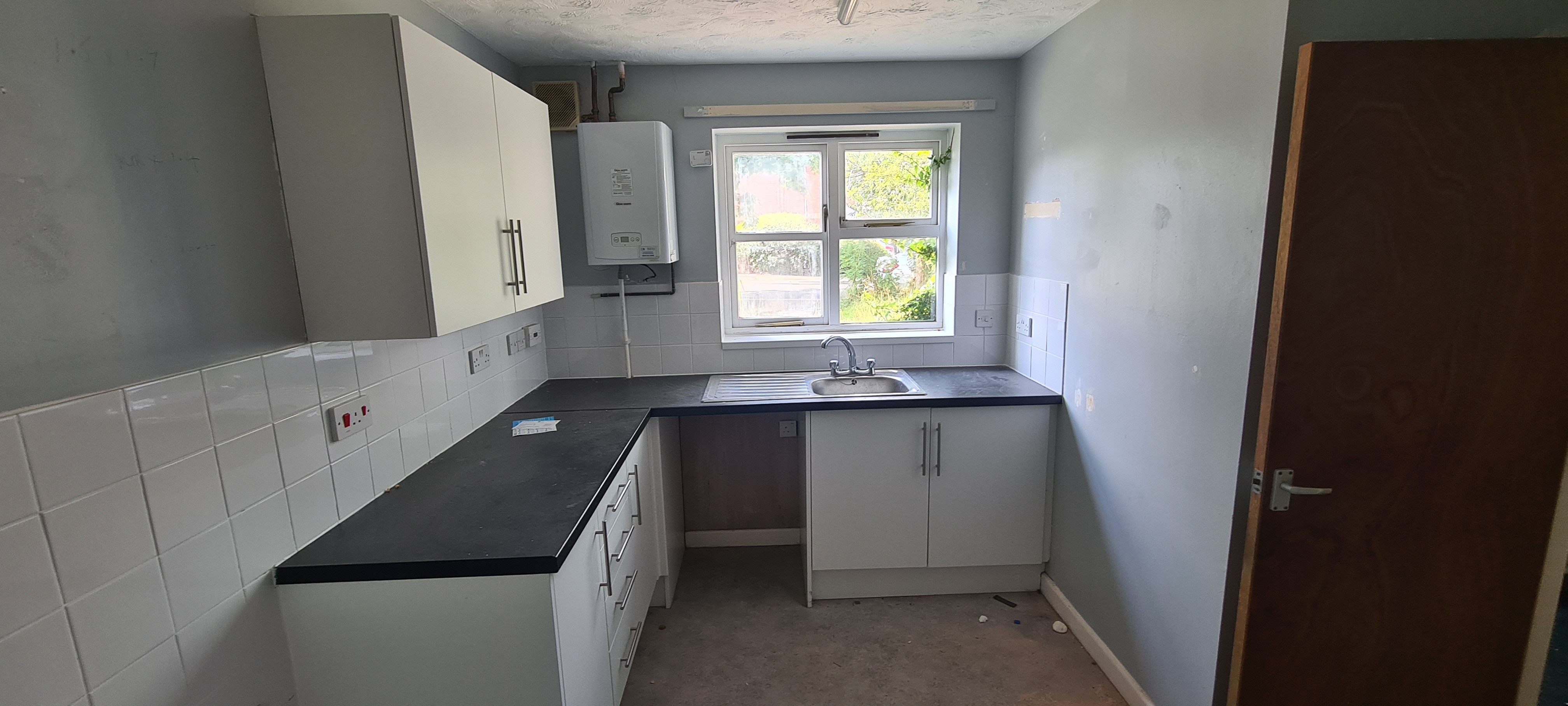 VACANT - Freehold End of Terrace House