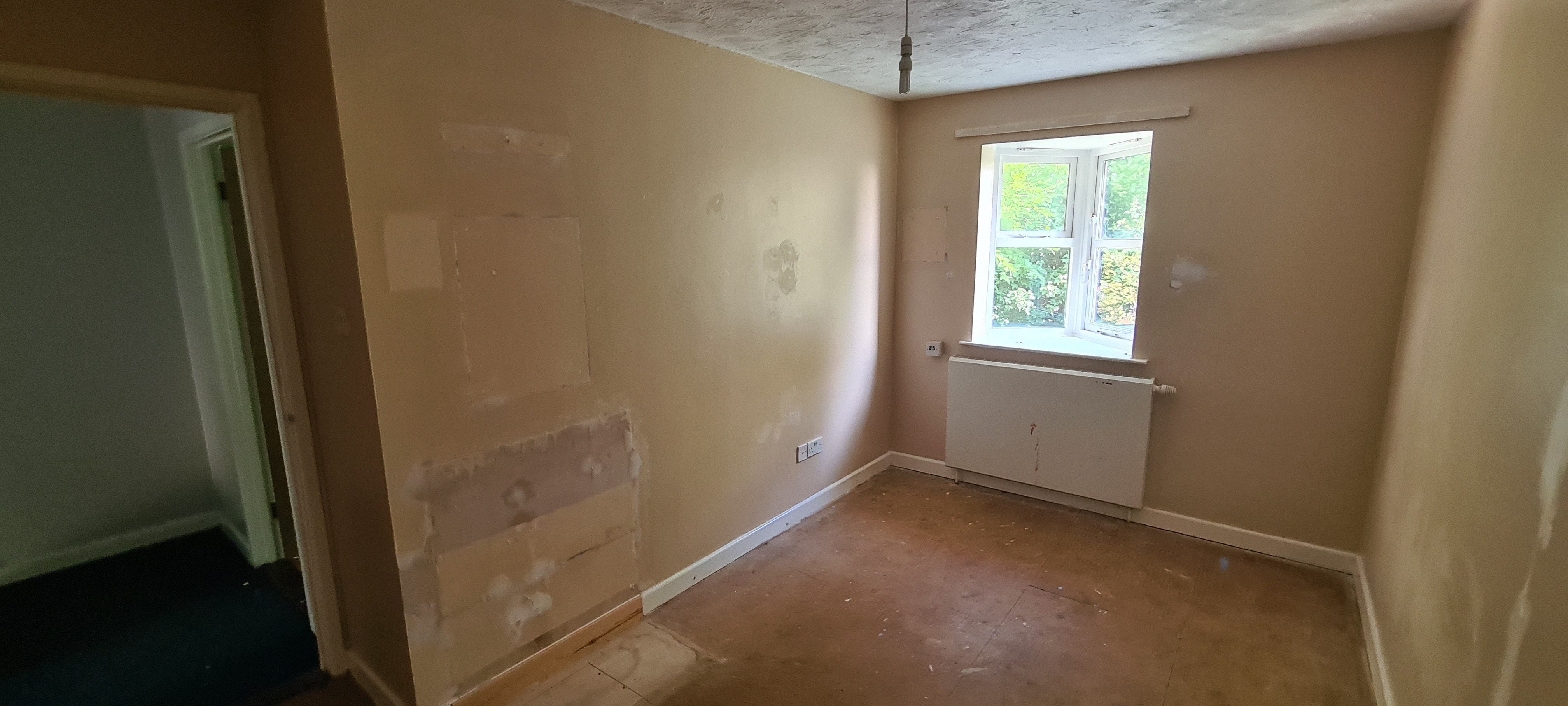 VACANT - Freehold End of Terrace House