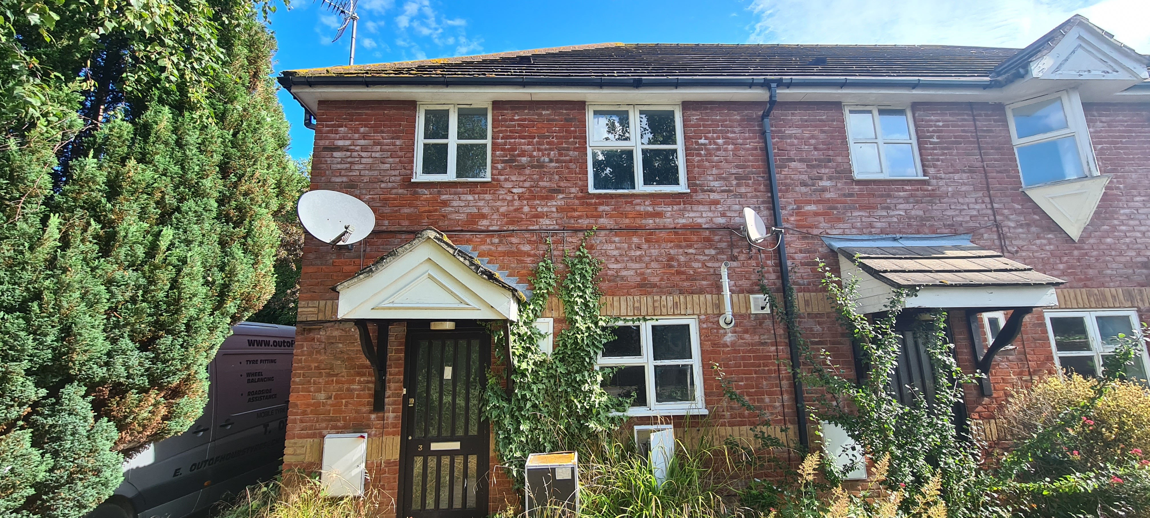 VACANT - Freehold End of Terrace House