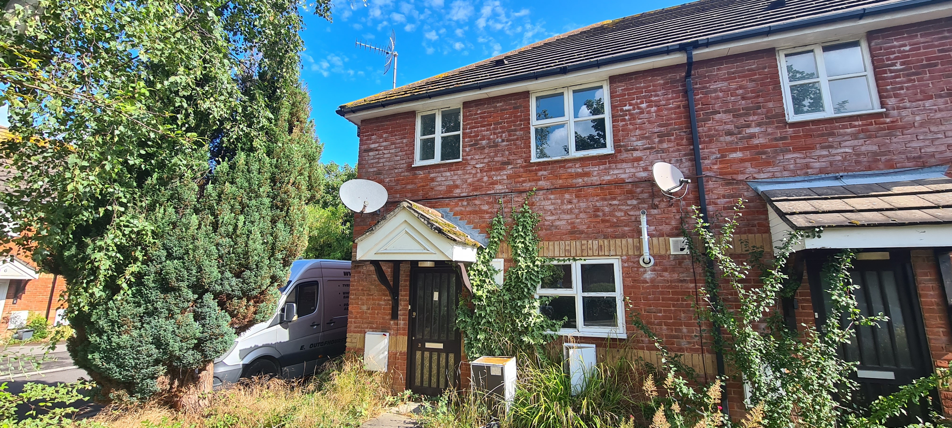 VACANT - Freehold End of Terrace House