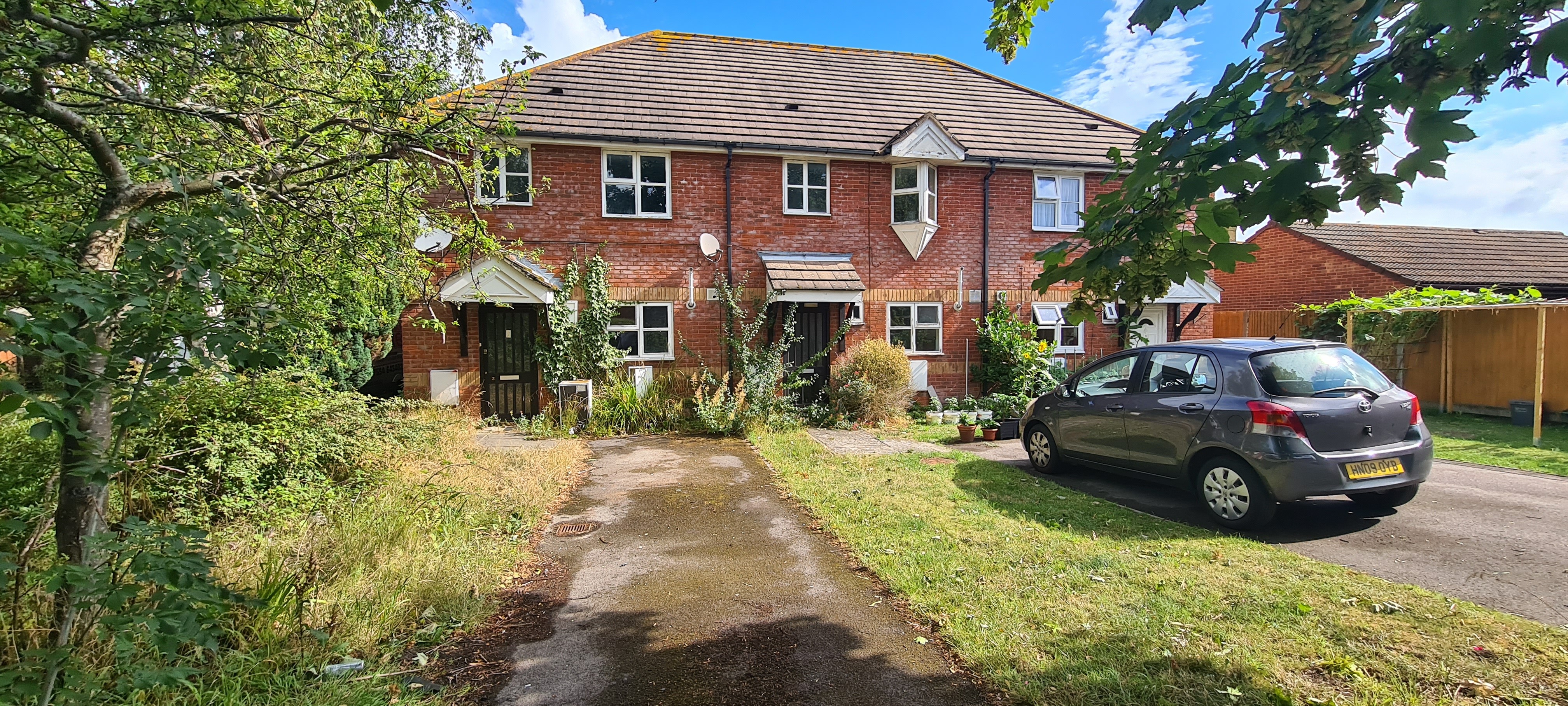 VACANT - Freehold End of Terrace House