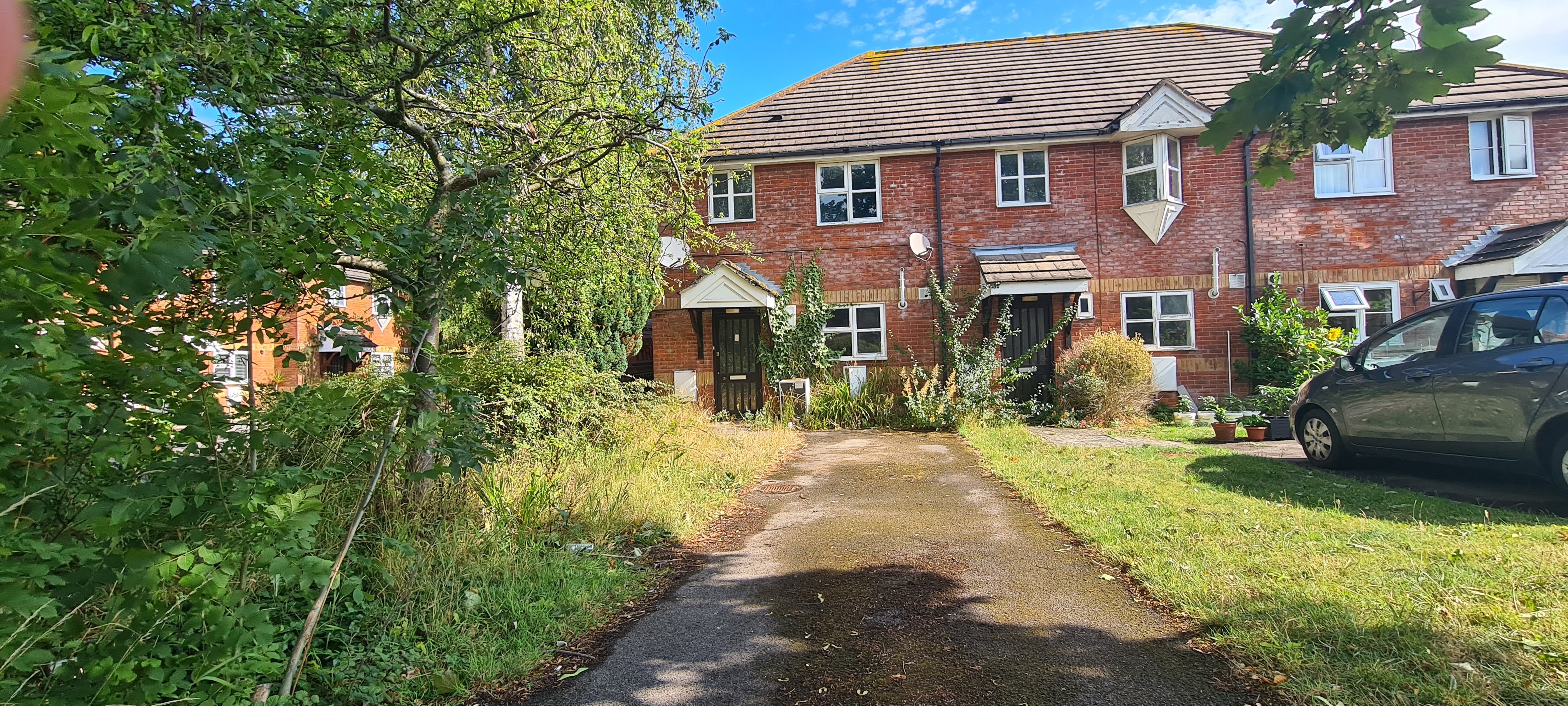VACANT - Freehold End of Terrace House