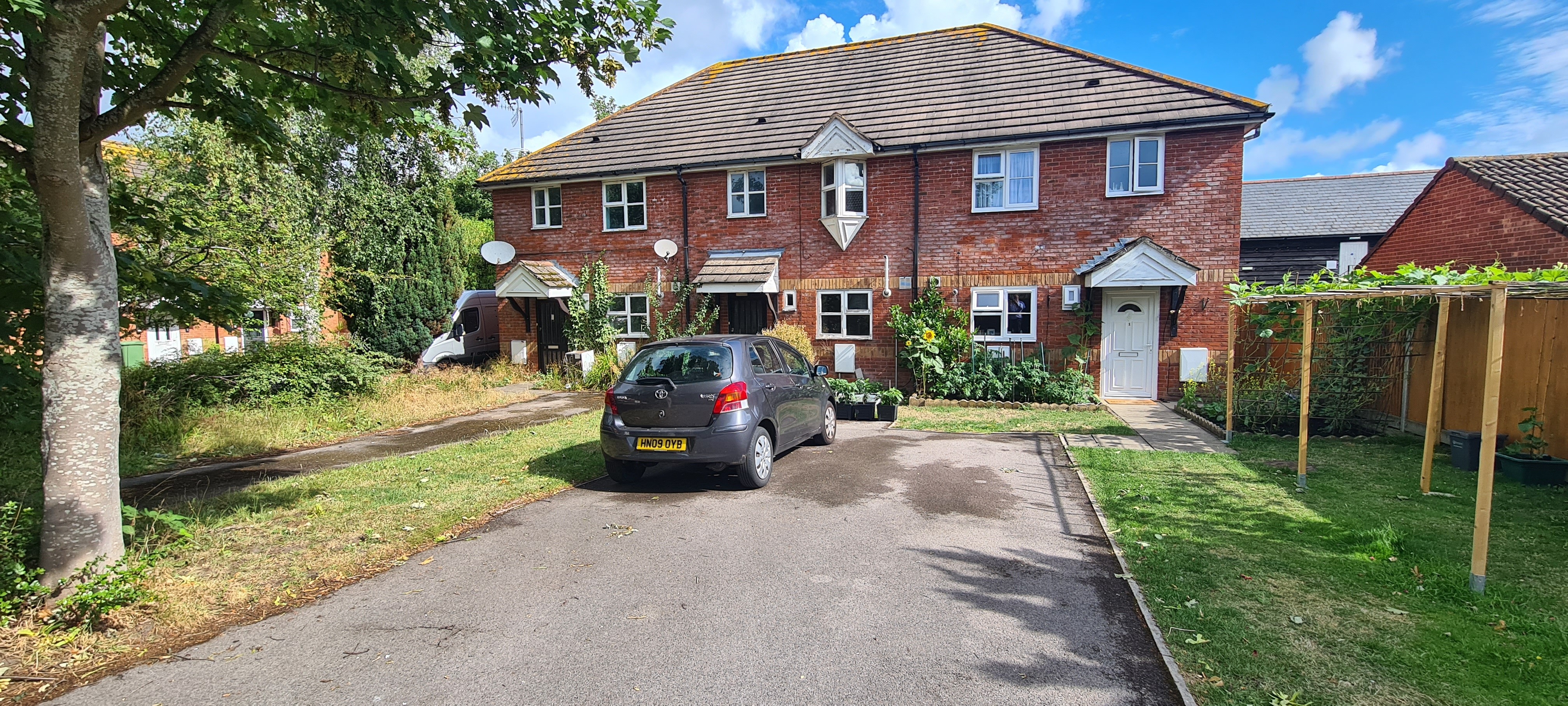 VACANT - Freehold End of Terrace House