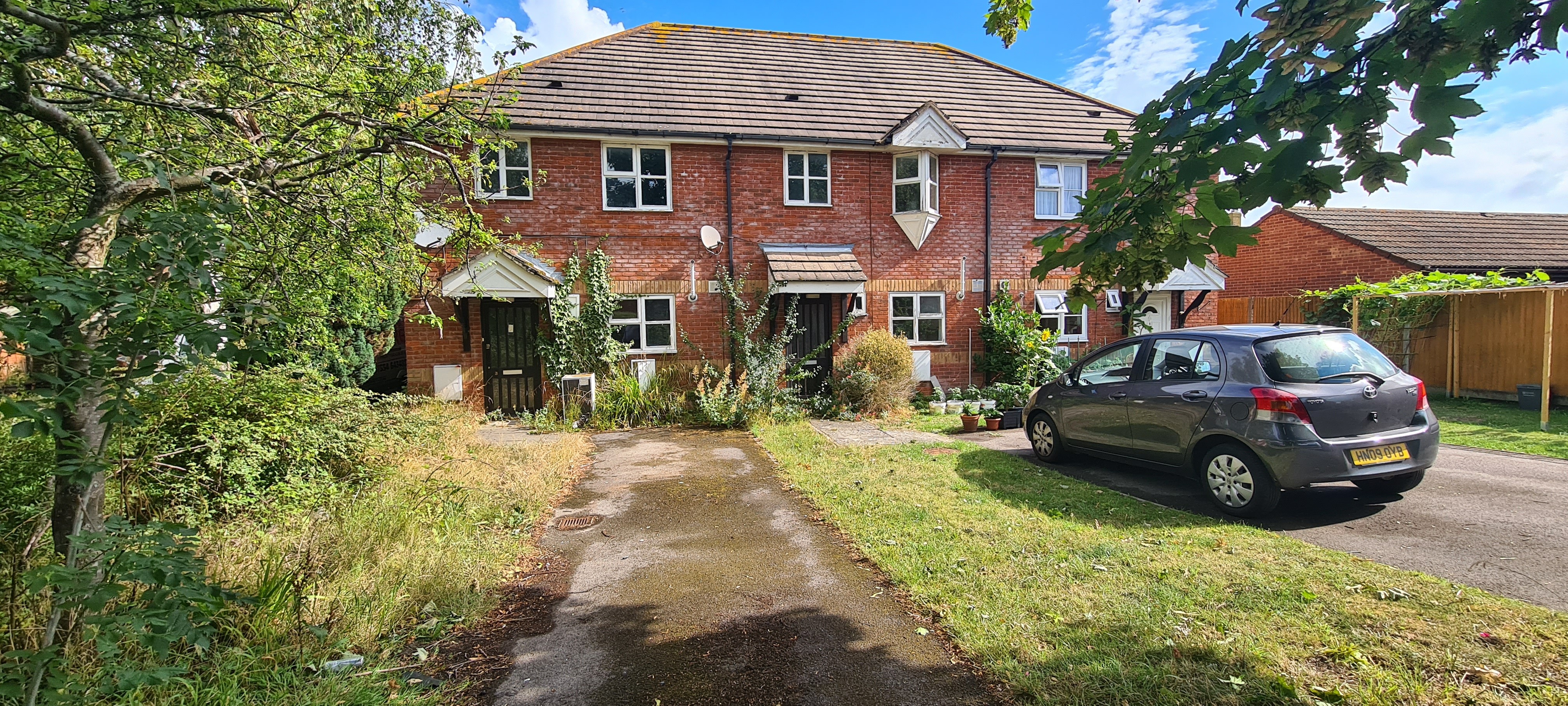VACANT - Freehold End of Terrace House
