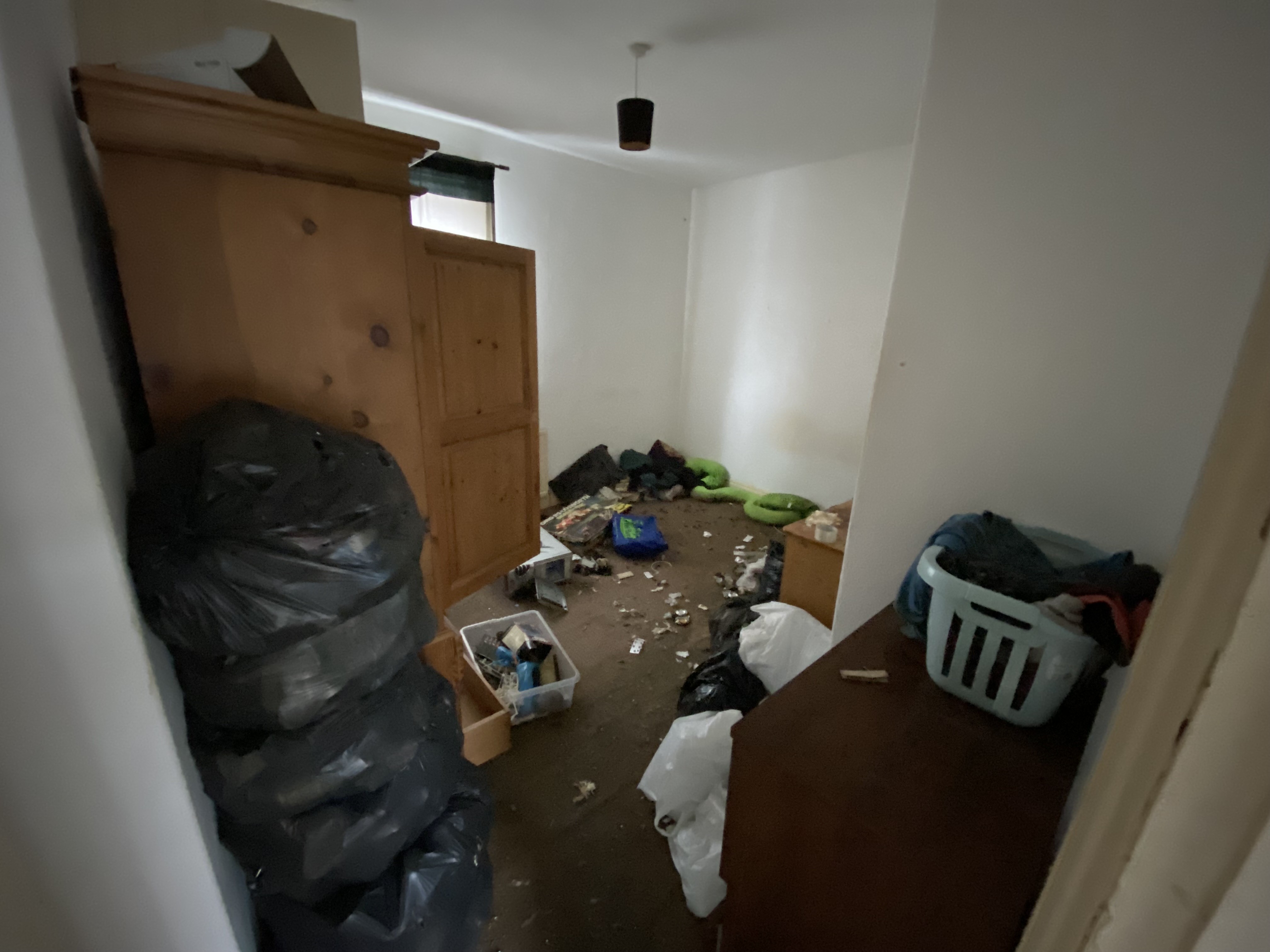 VACANT - Freehold Mid Terrace House