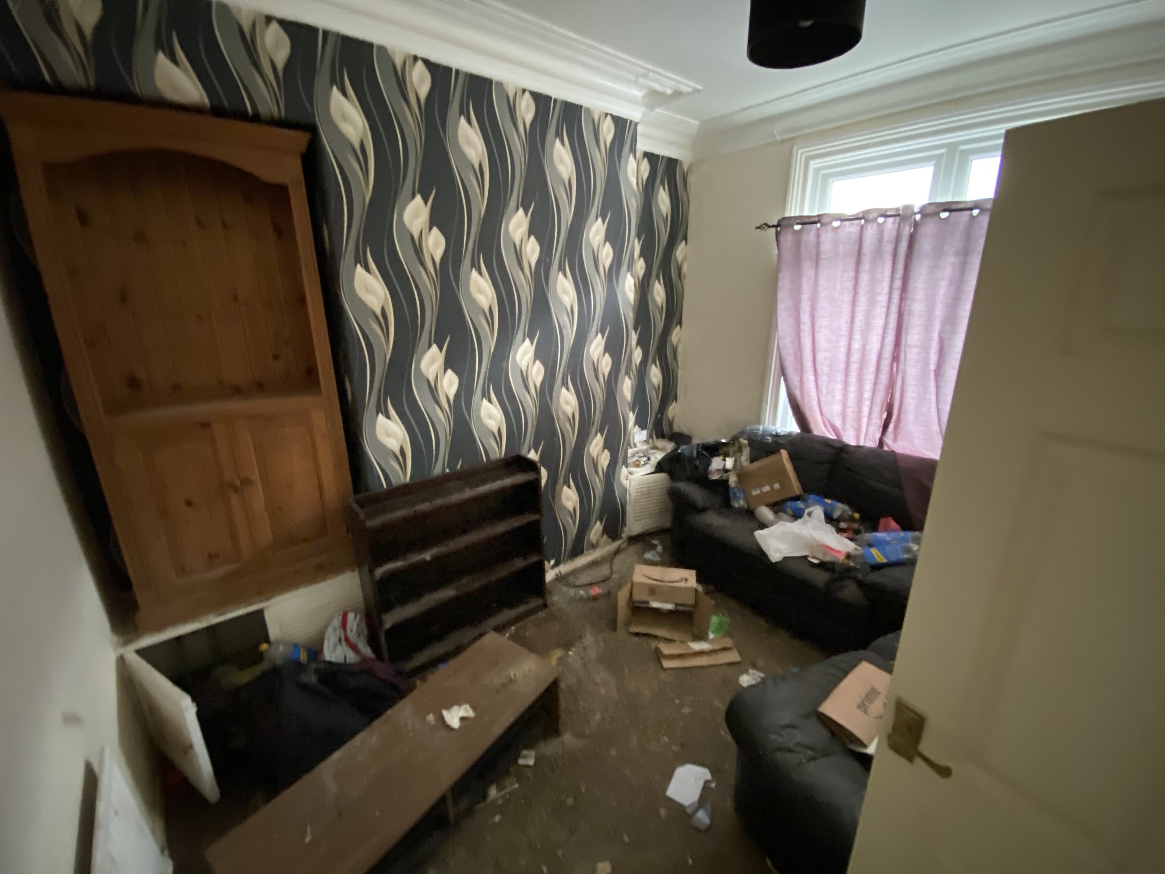 VACANT - Freehold Mid Terrace House