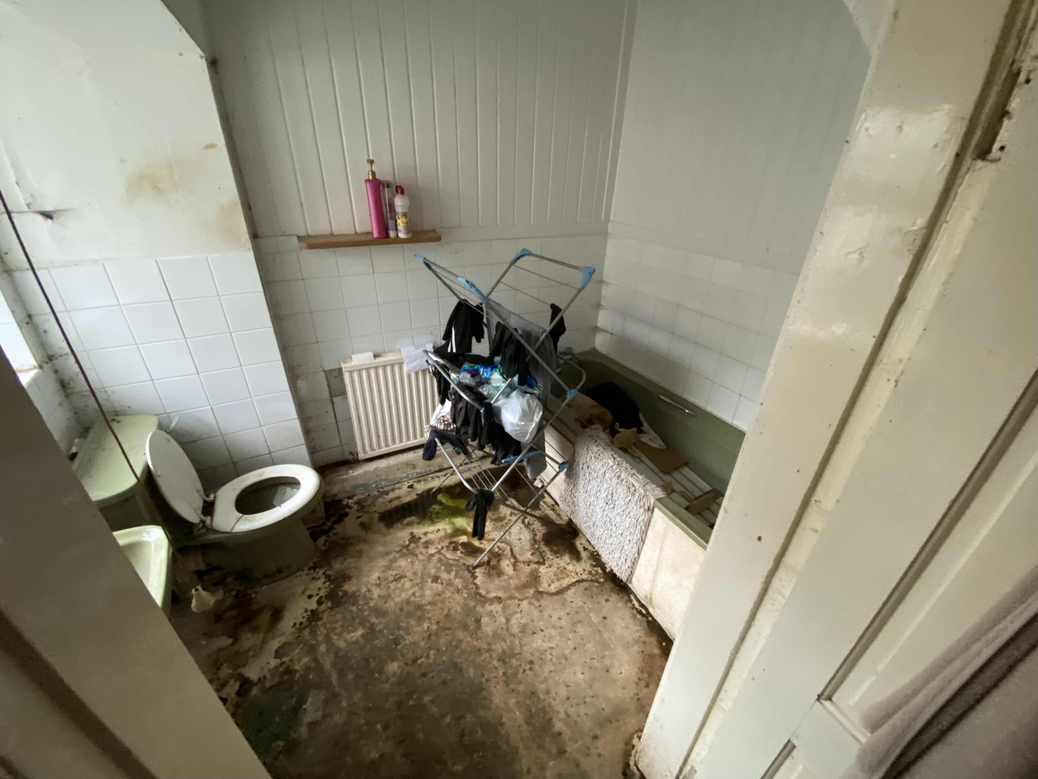 VACANT - Freehold Mid Terrace House