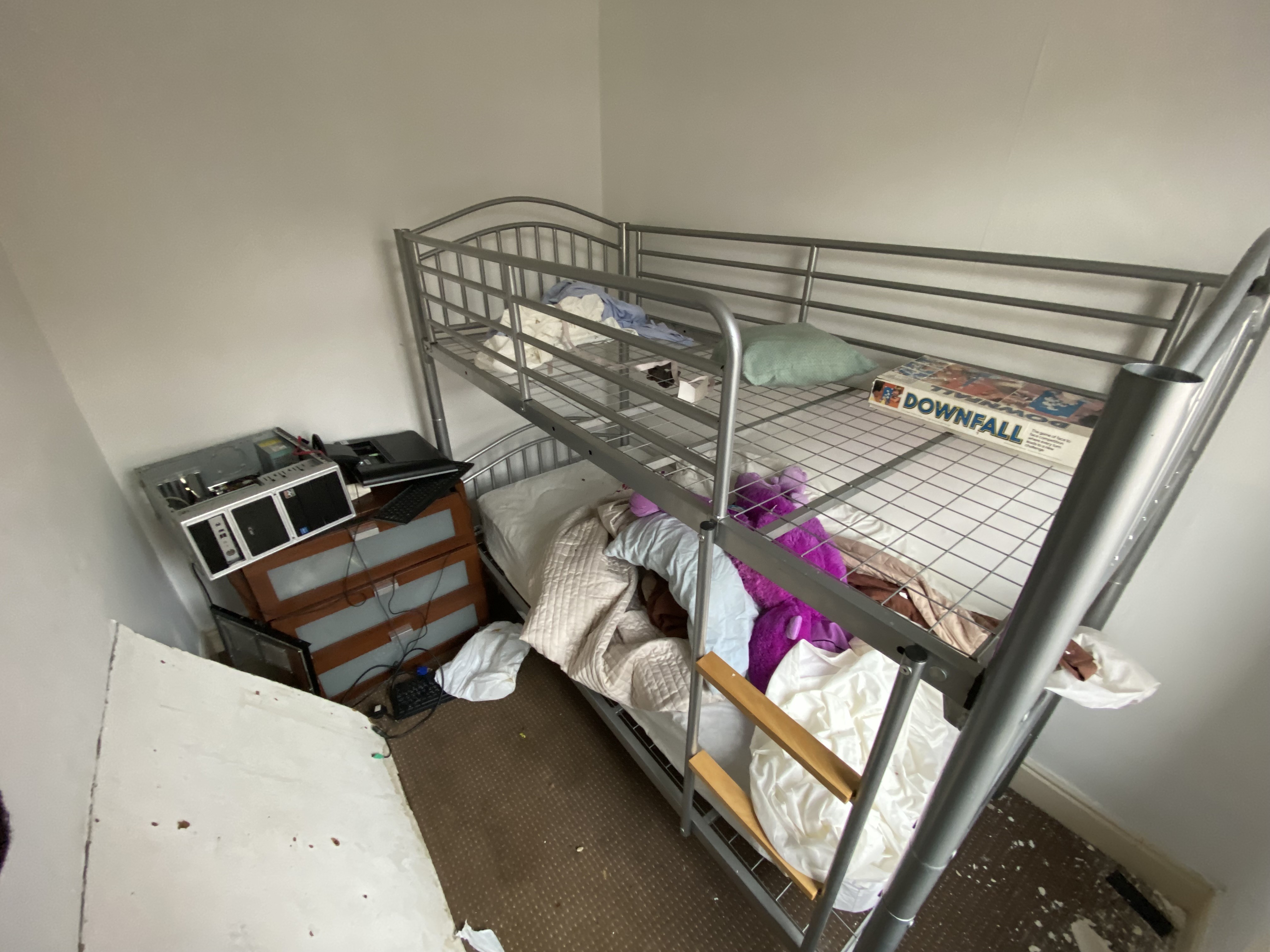 VACANT - Freehold Mid Terrace House