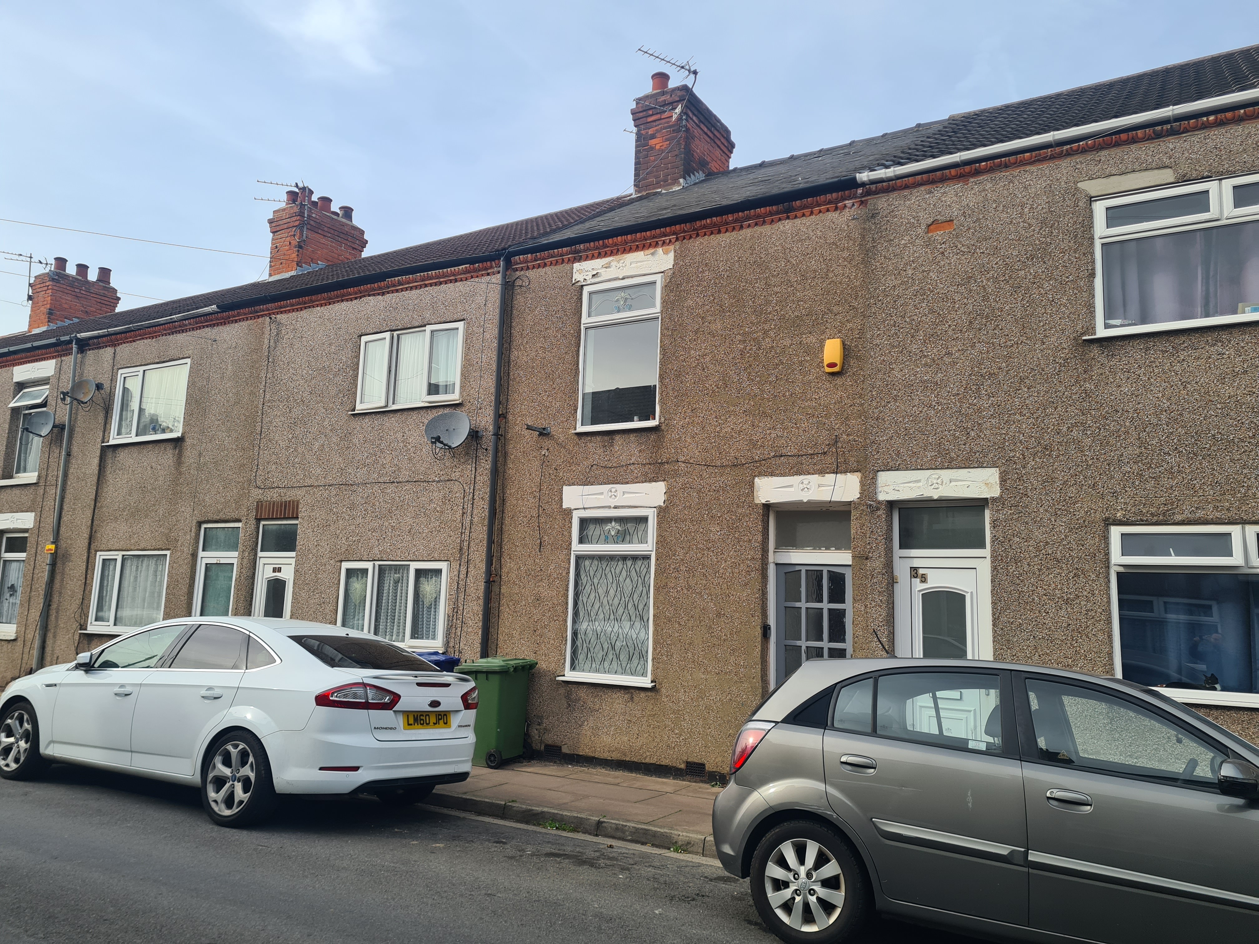 VACANT - Freehold Mid Terrace House
