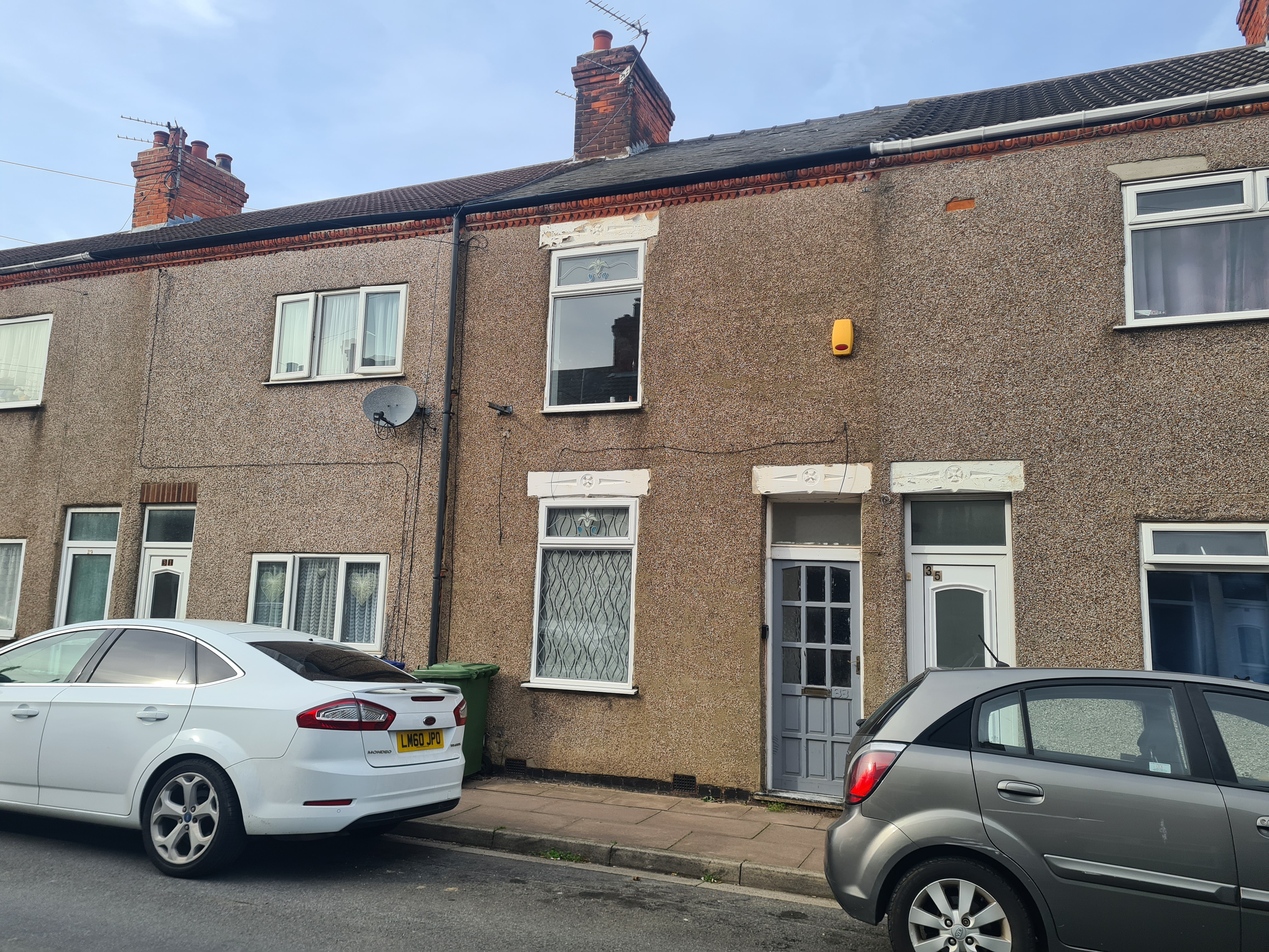 VACANT - Freehold Mid Terrace House