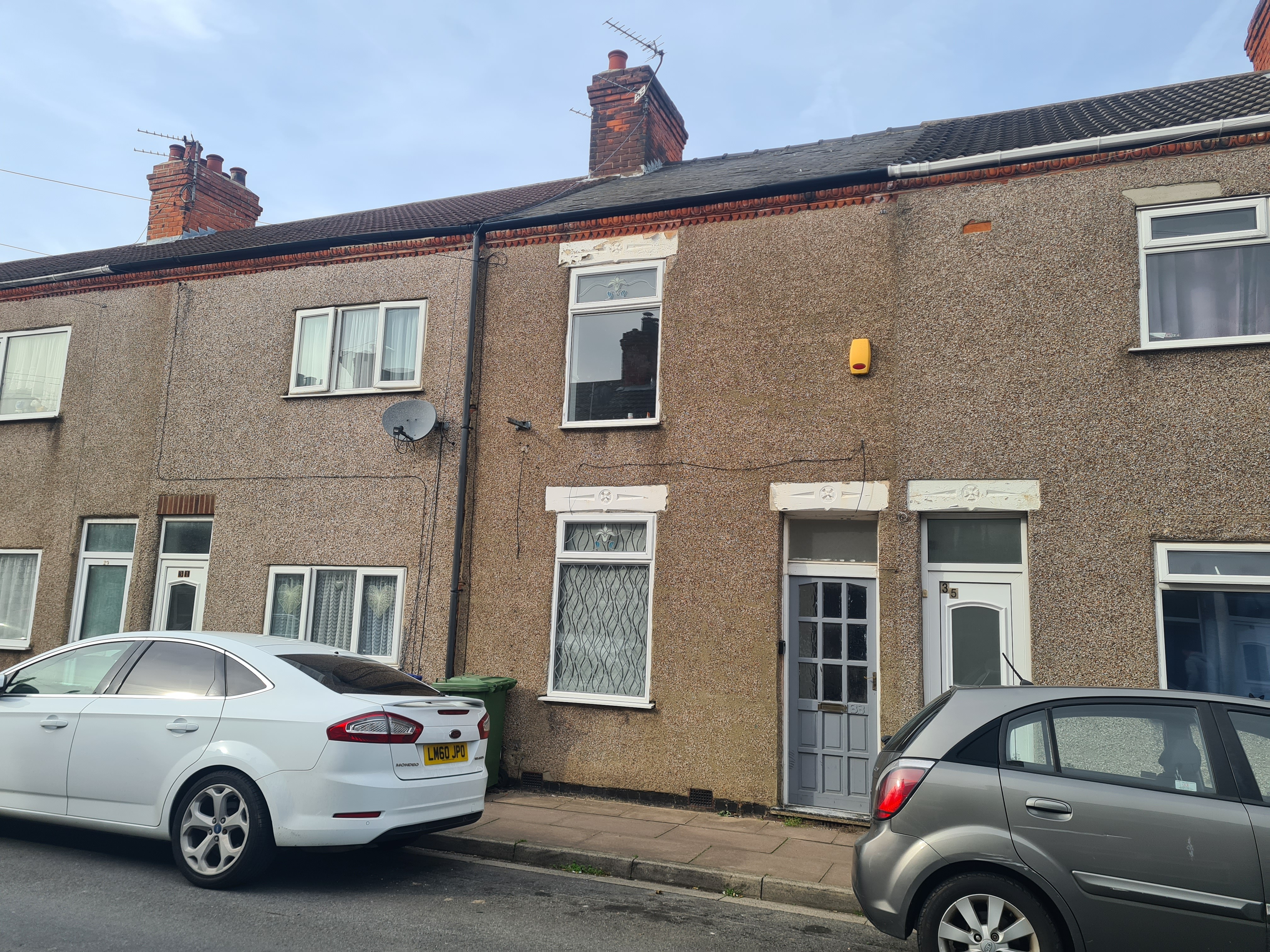 VACANT - Freehold Mid Terrace House