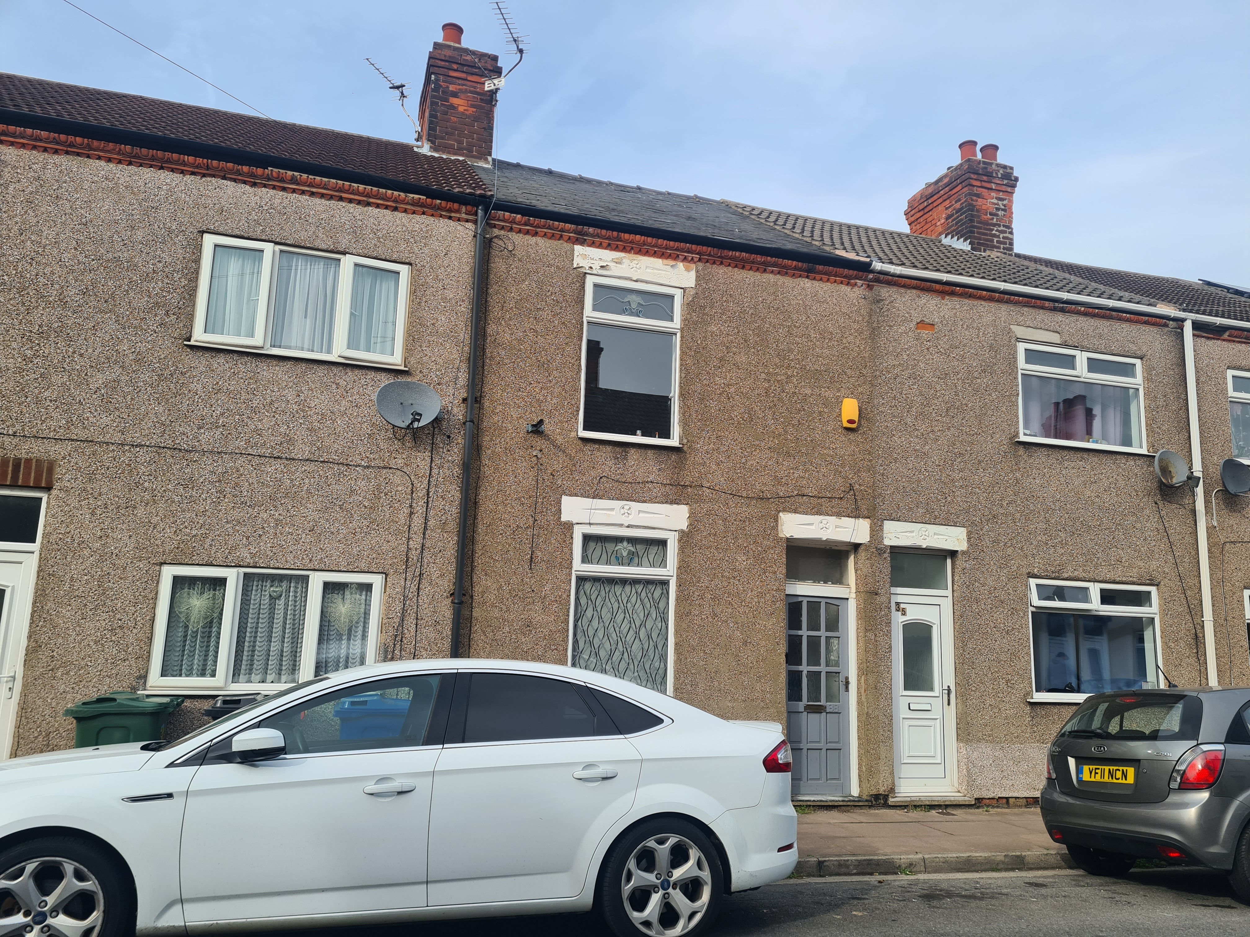 VACANT - Freehold Mid Terrace House
