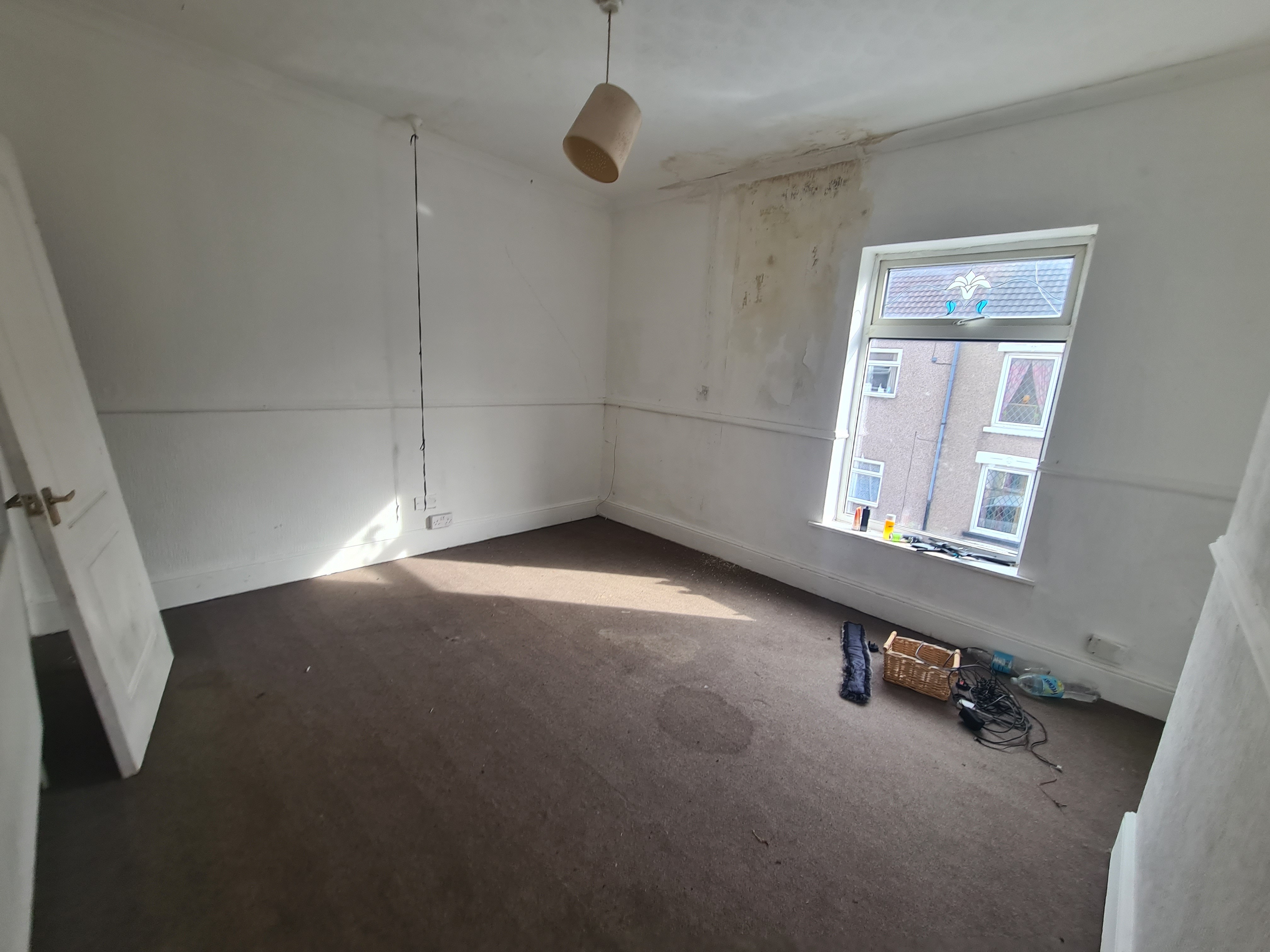 VACANT - Freehold Mid Terrace House