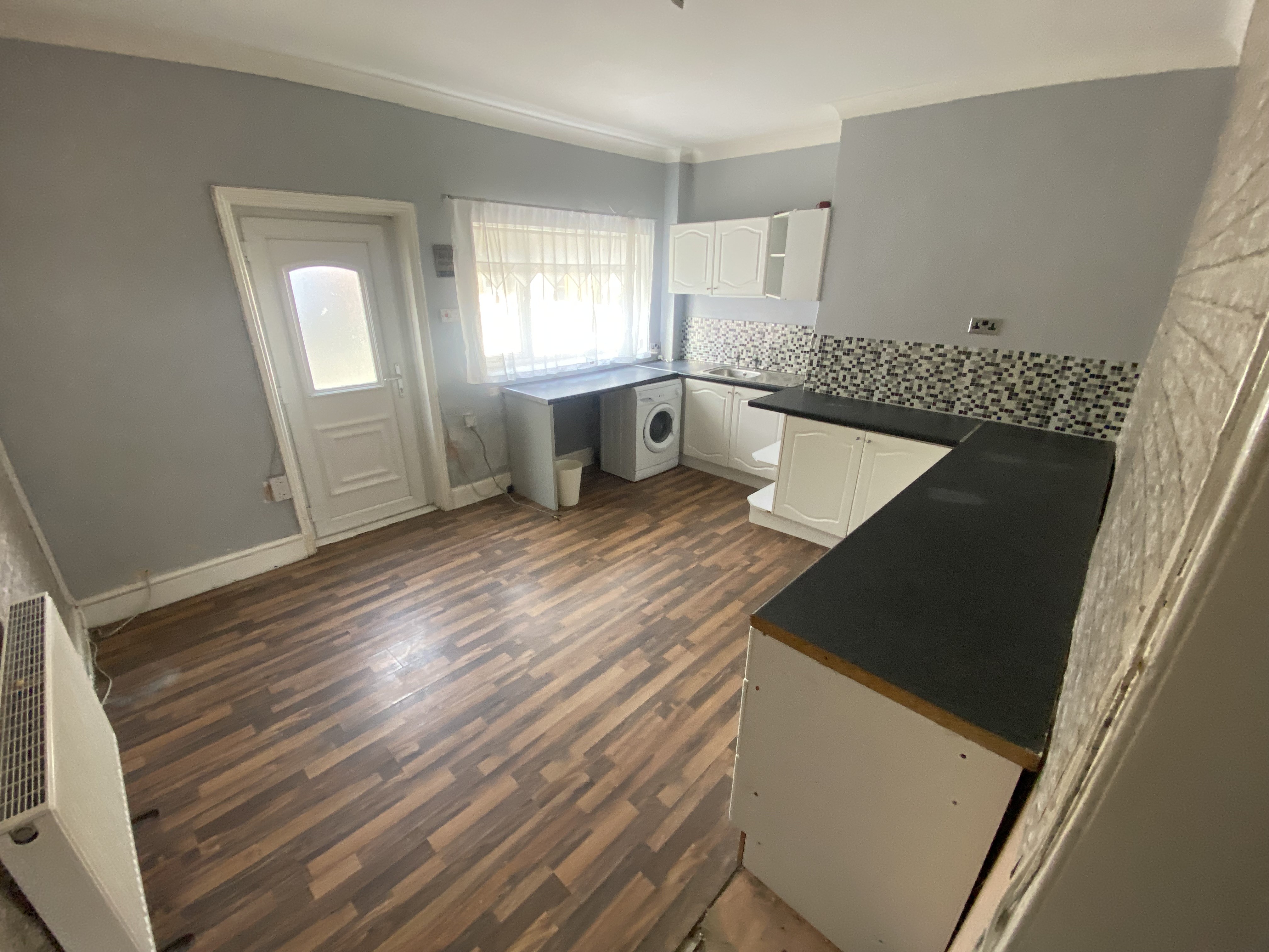 VACANT - Freehold Mid Terrace Building