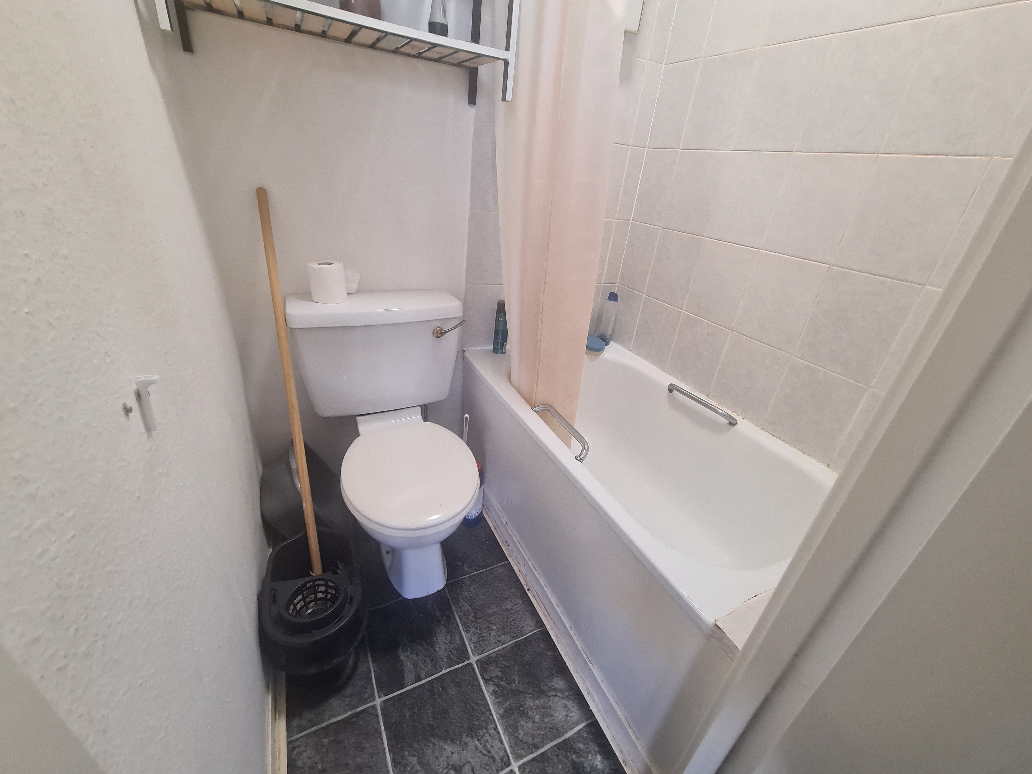 INVESTMENT/VACANT - Freehold Mid Terrace Building