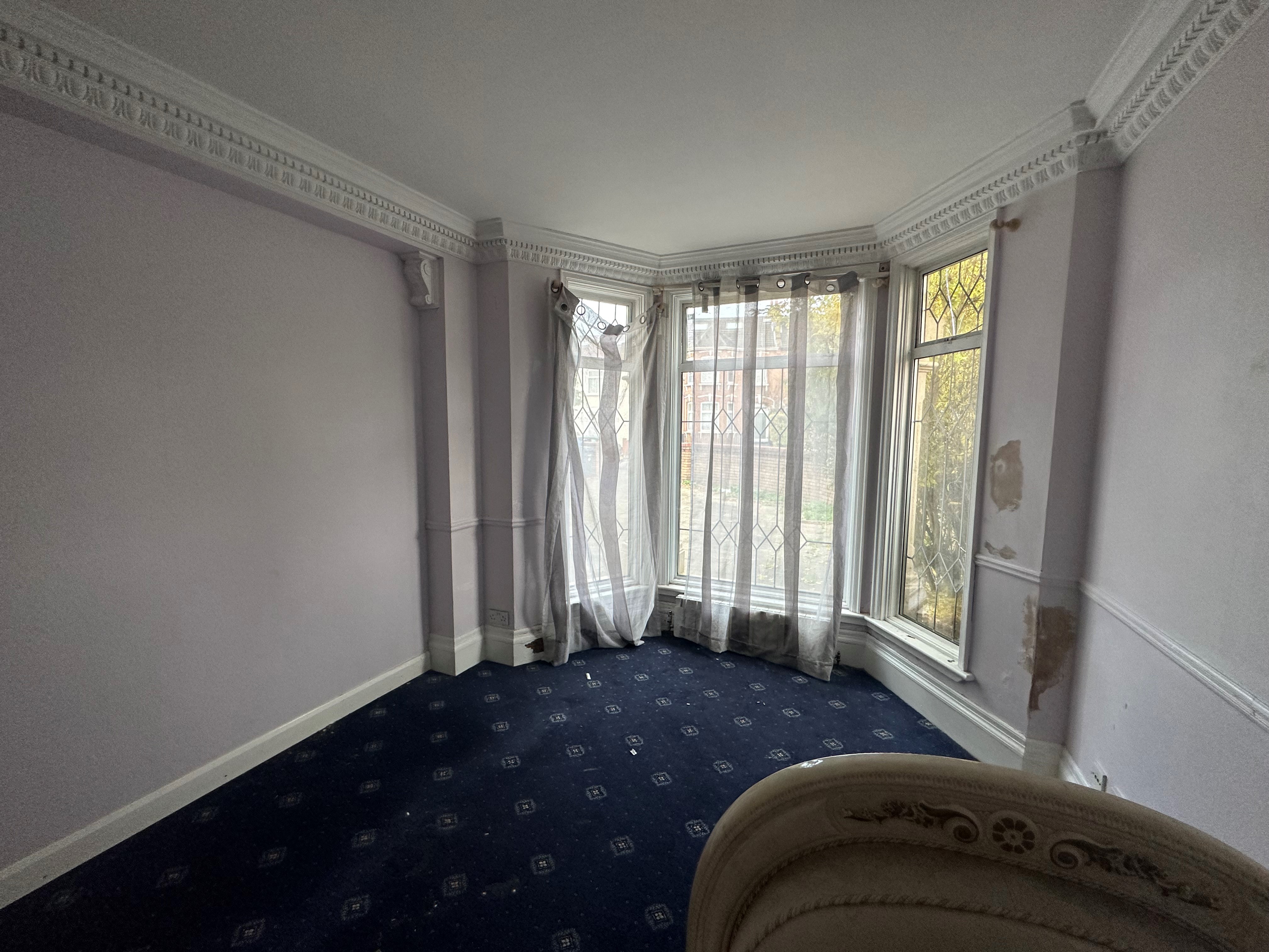 INVESTMENT - Freehold Triple Fronted End of Terrace HMO Building 