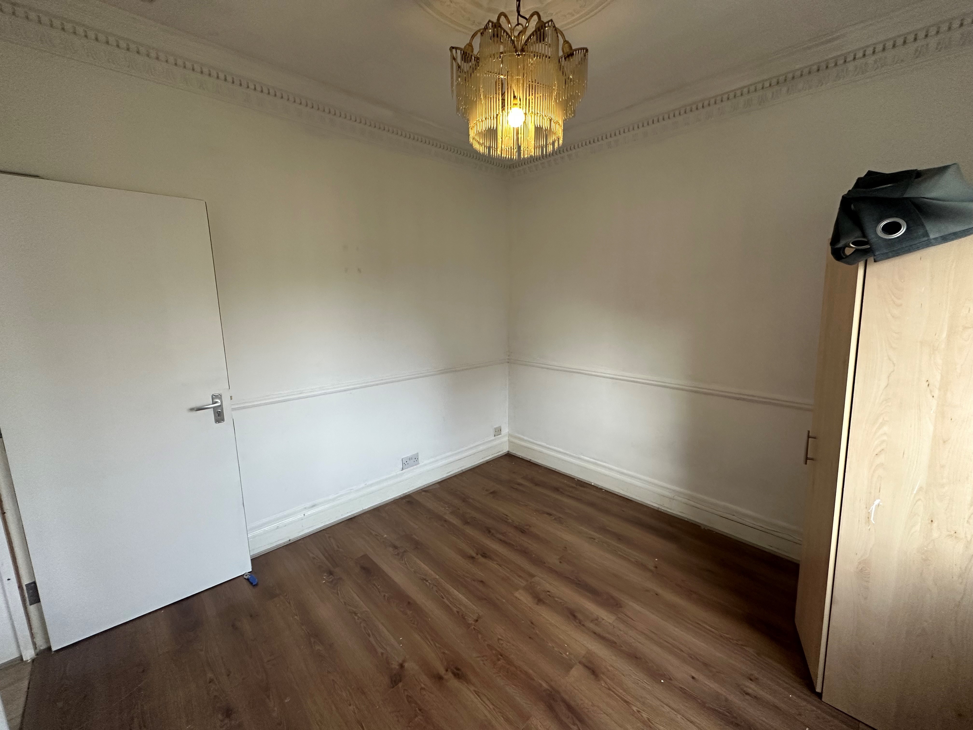 INVESTMENT - Freehold Triple Fronted End of Terrace HMO Building 
