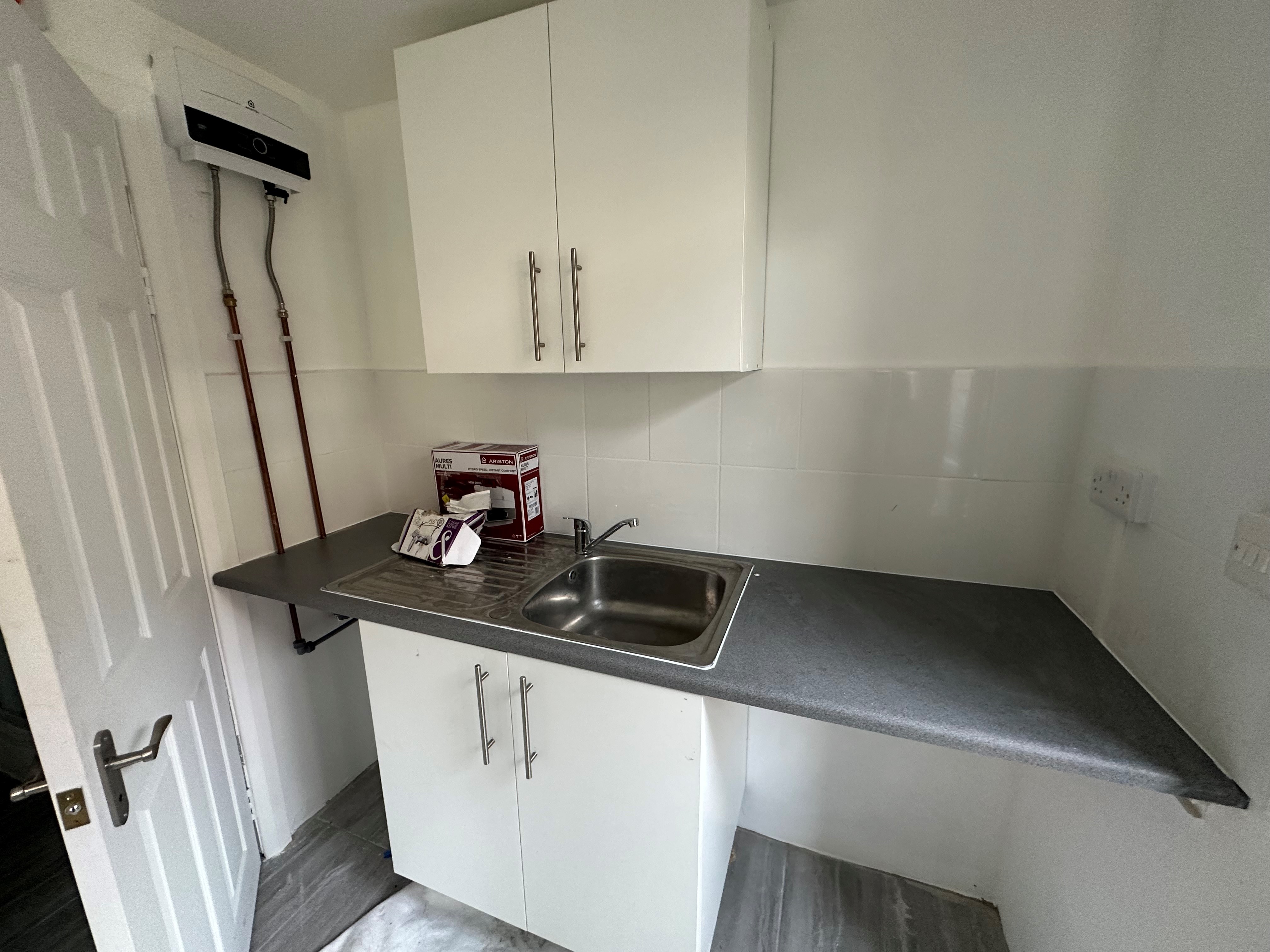 INVESTMENT - Freehold Triple Fronted End of Terrace HMO Building 