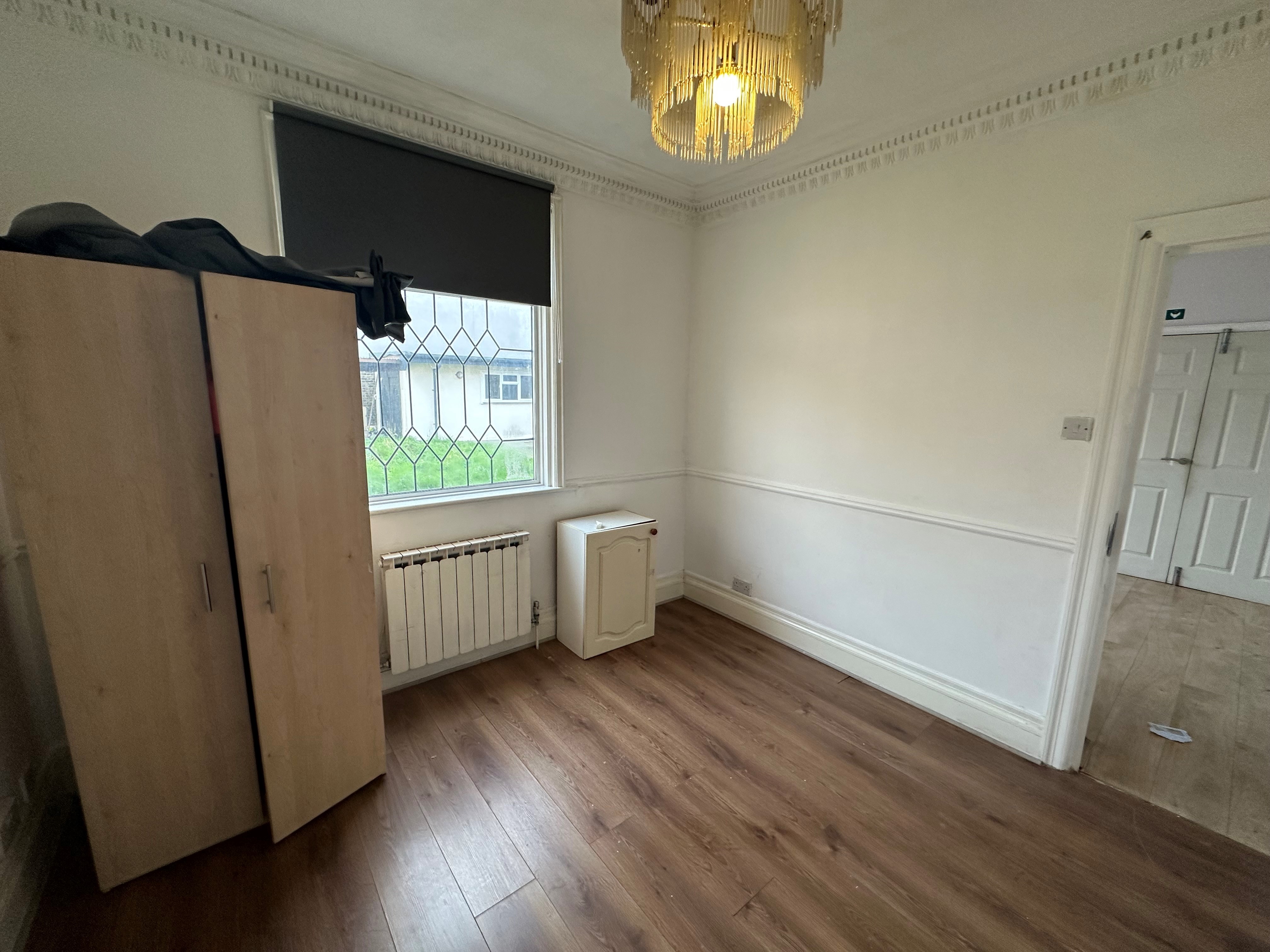 INVESTMENT - Freehold Triple Fronted End of Terrace HMO Building 