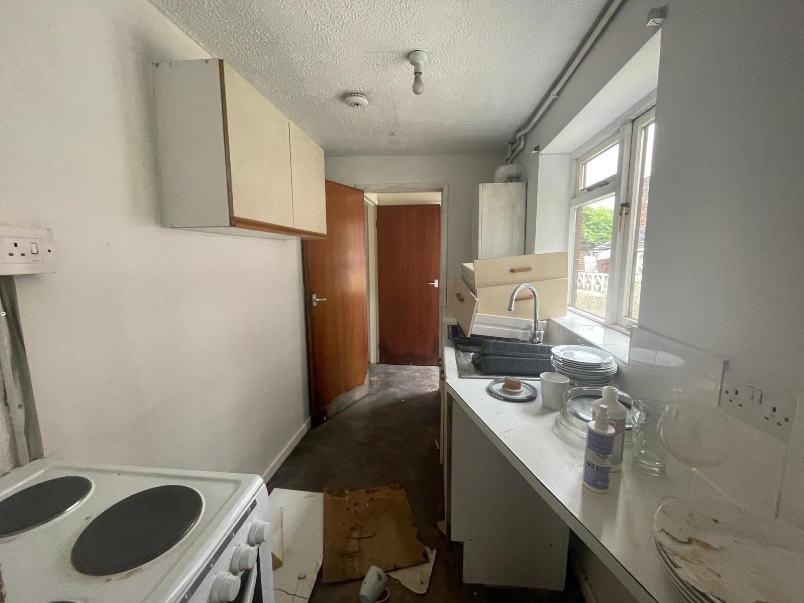 VACANT - Freehold Mid Terrace House