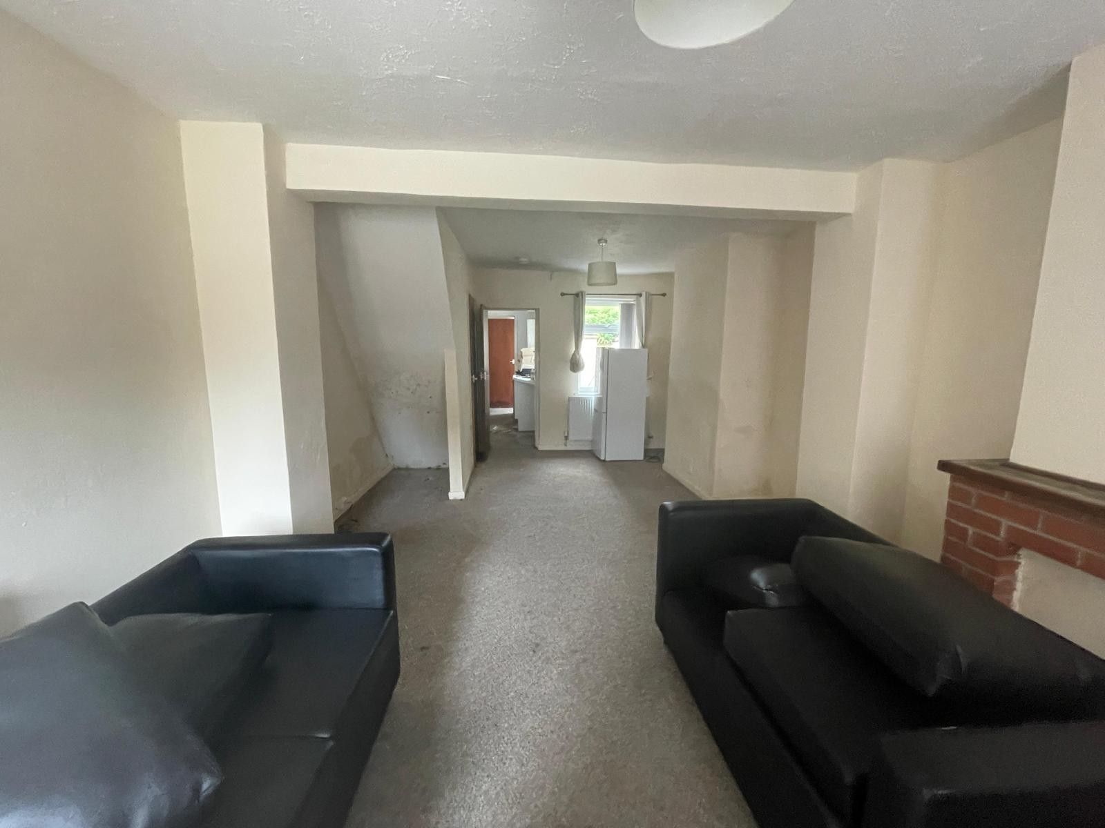 VACANT - Freehold Mid Terrace House
